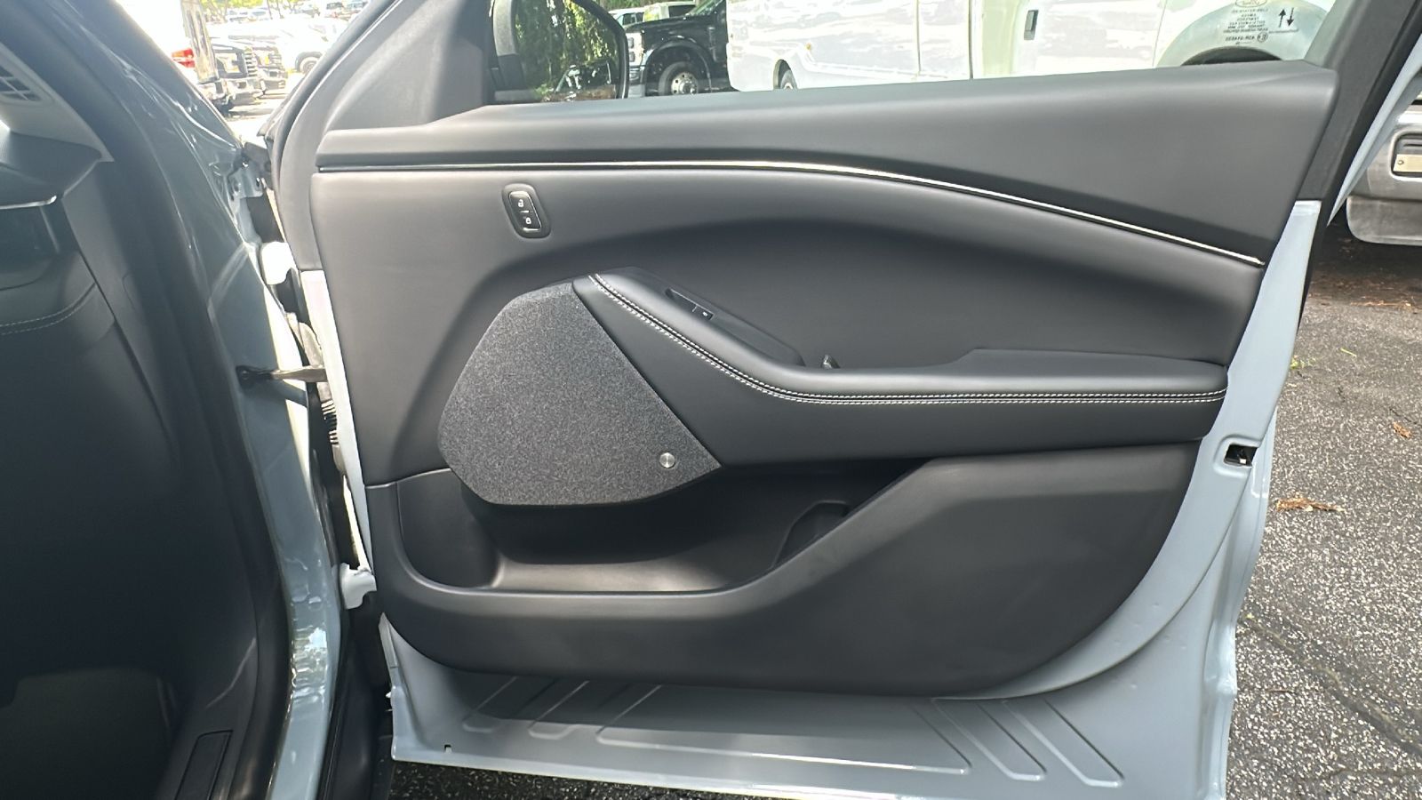 New 2026 Glacier Gray Metallic Tri-coat Ford Premium image 15