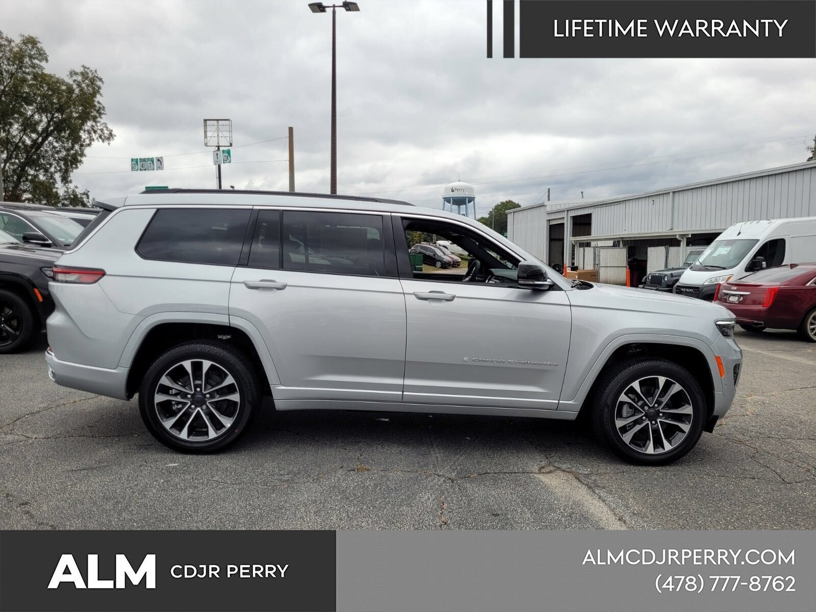 New 2025 Silver Zynith Exterior Paint Jeep Overland image 16