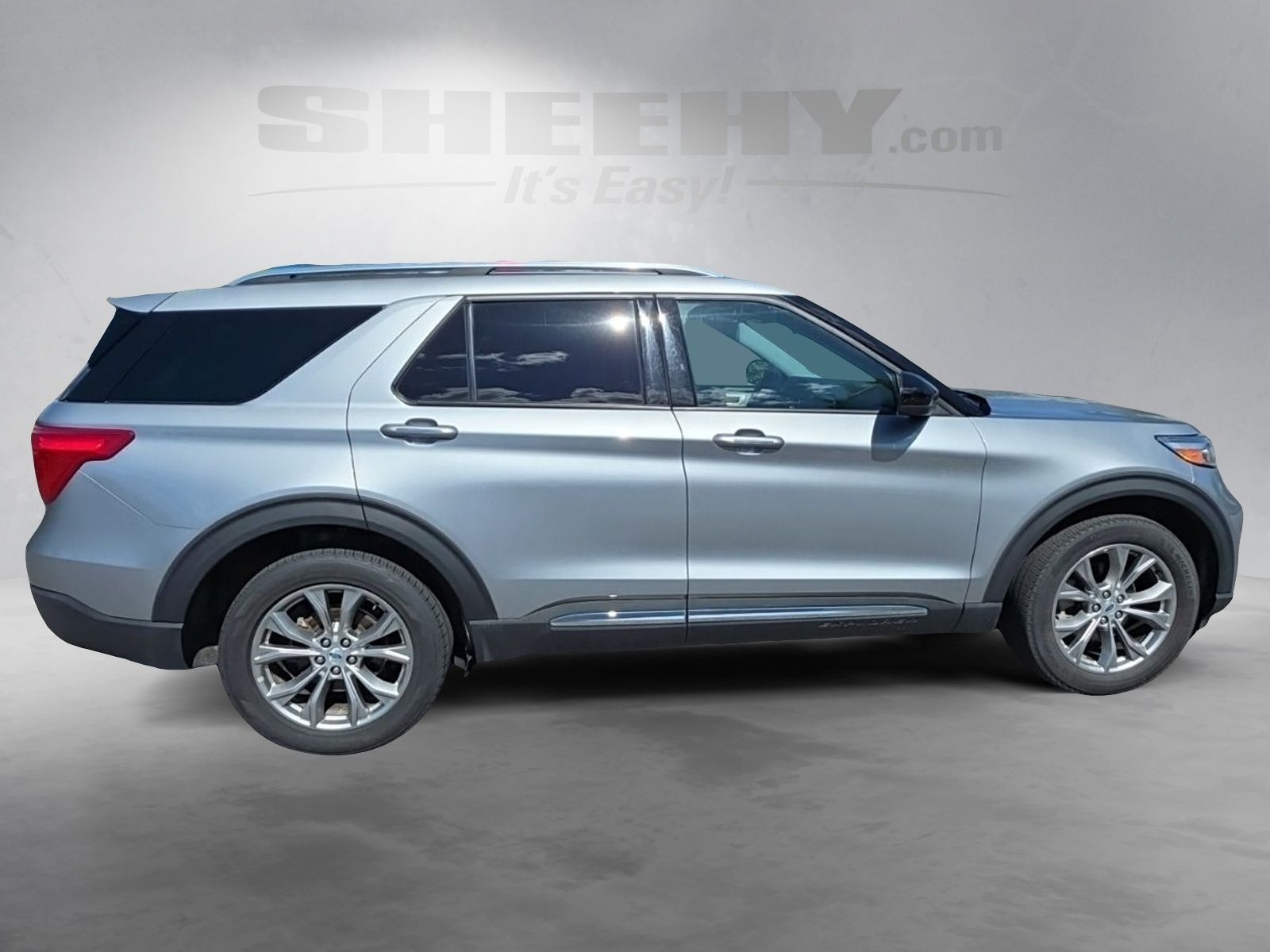 Used 2023 Silver Ford Limited image 9