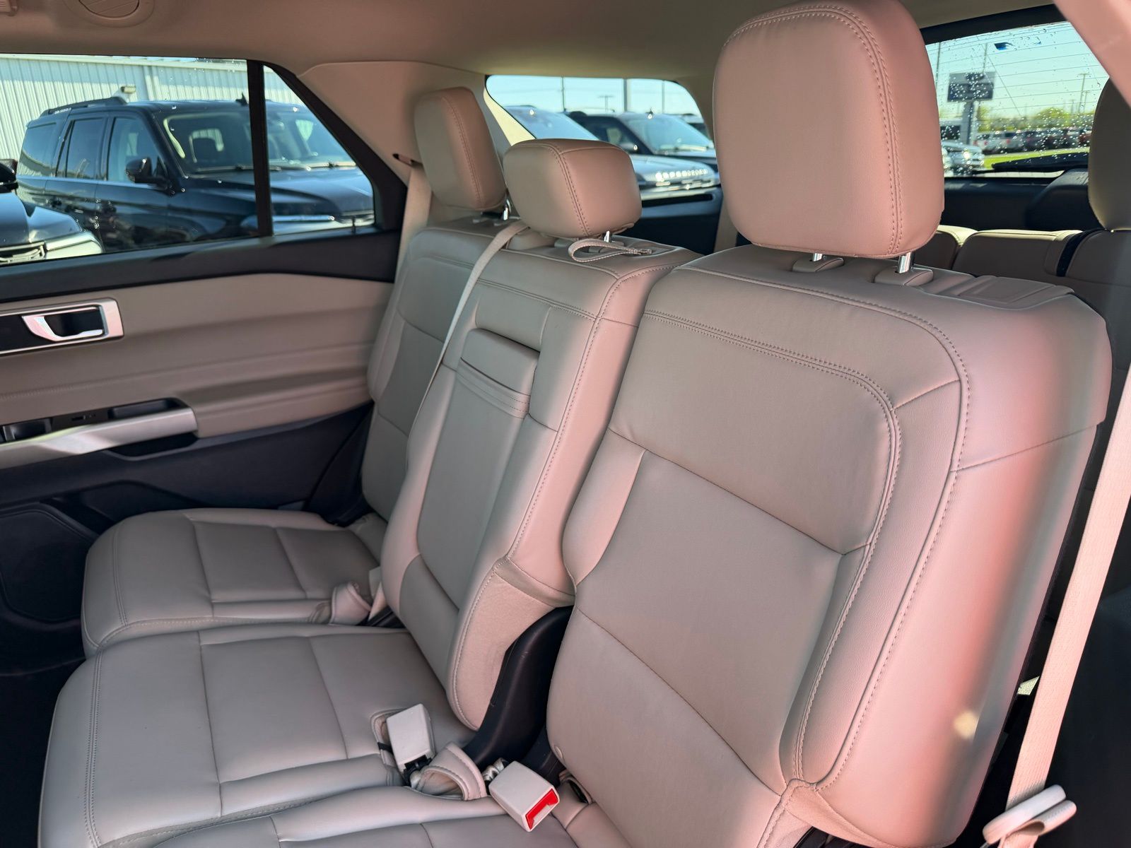 2023 Ford Explorer image 15