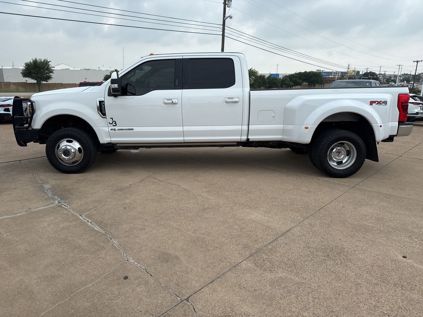 View vehicle photo 4
