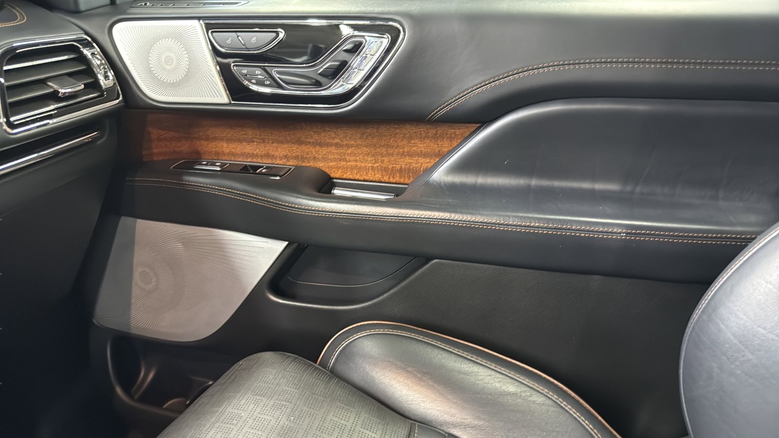 Used Car 2022 Lincoln Navigator  Black Label For Sale Under $50,000 In Austin, Texas