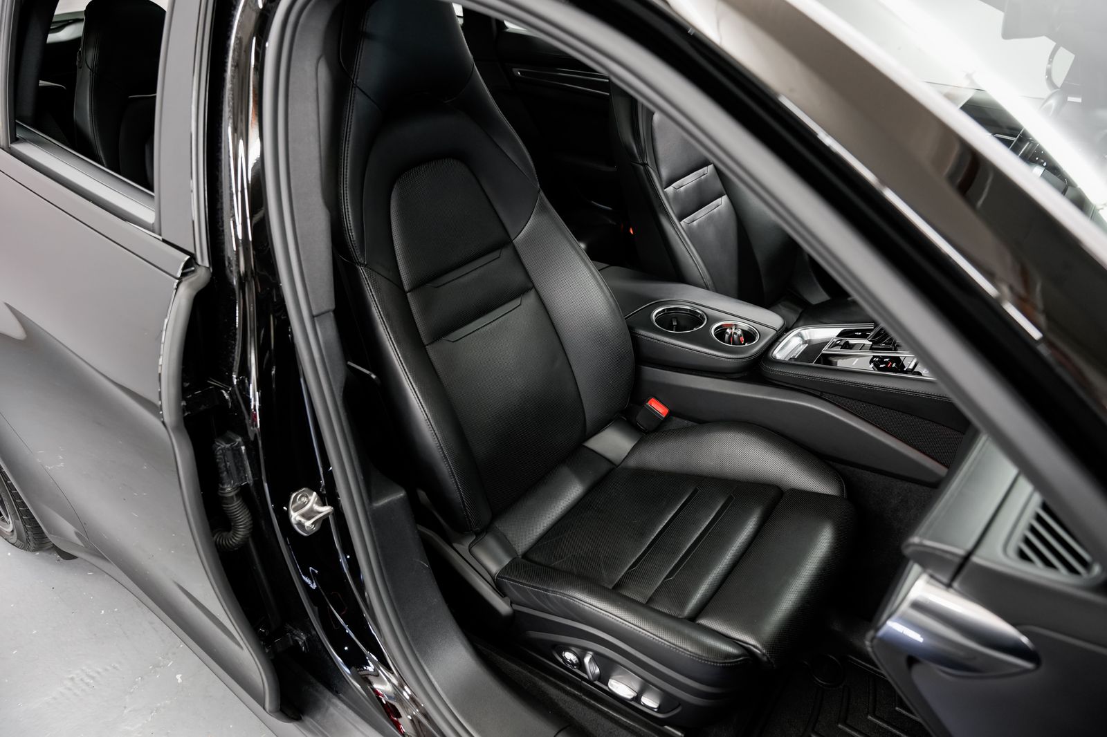 2018 Porsche Panamera Sport Turismo 4S — photo 25