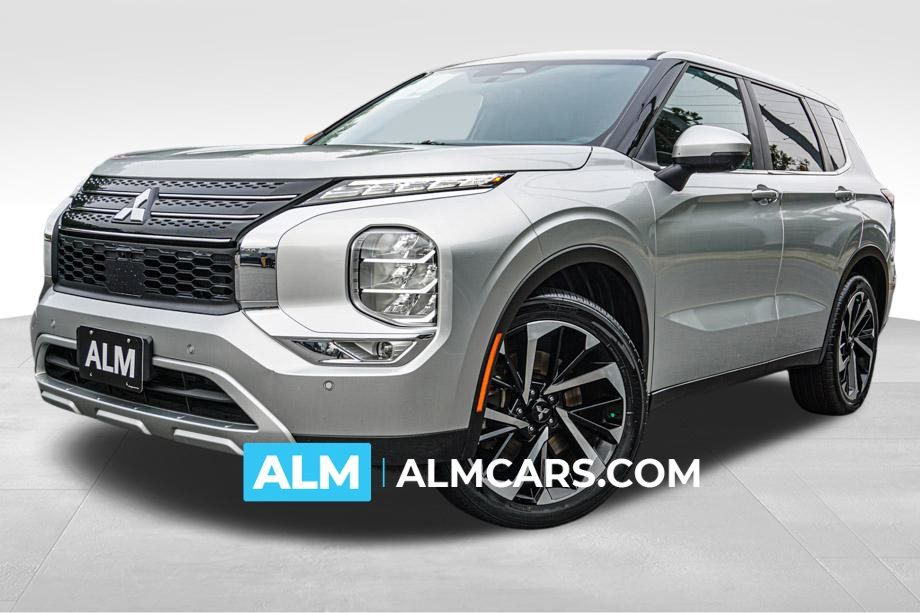 2023 Mitsubishi Outlander SE's photo