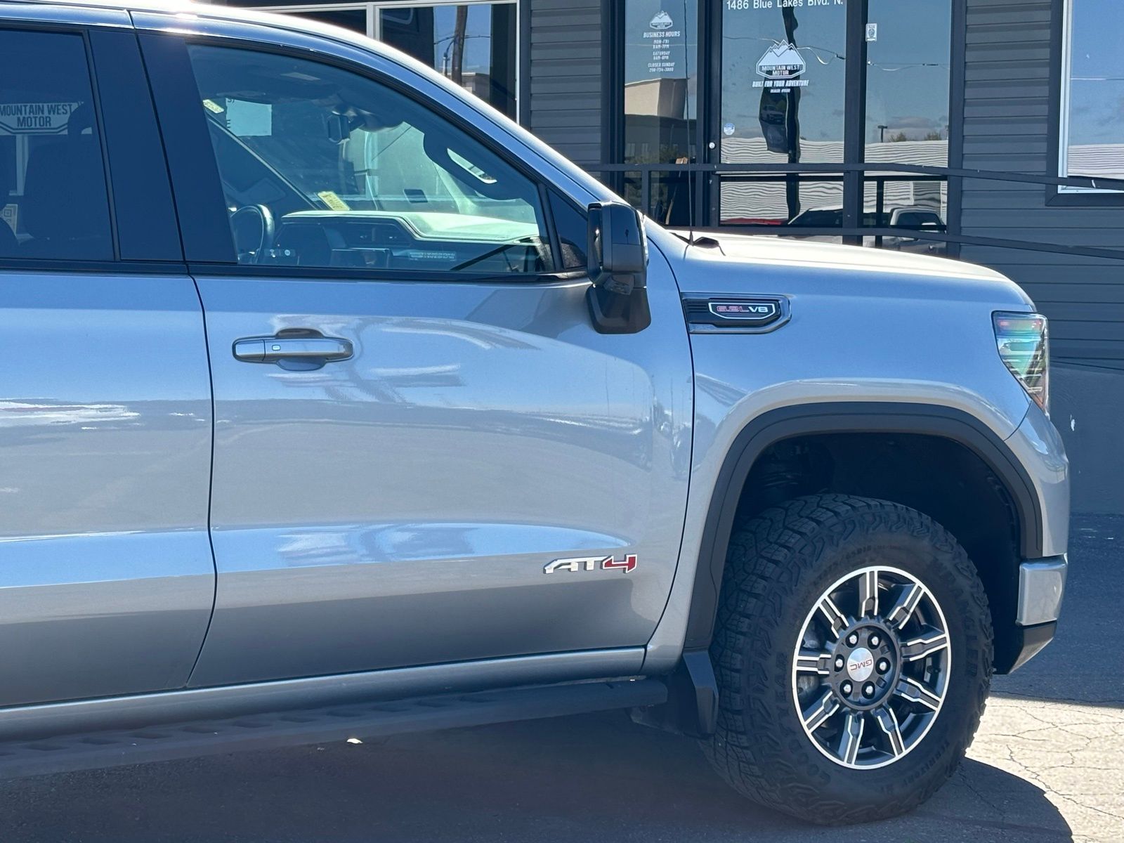 View vehicle photo 7