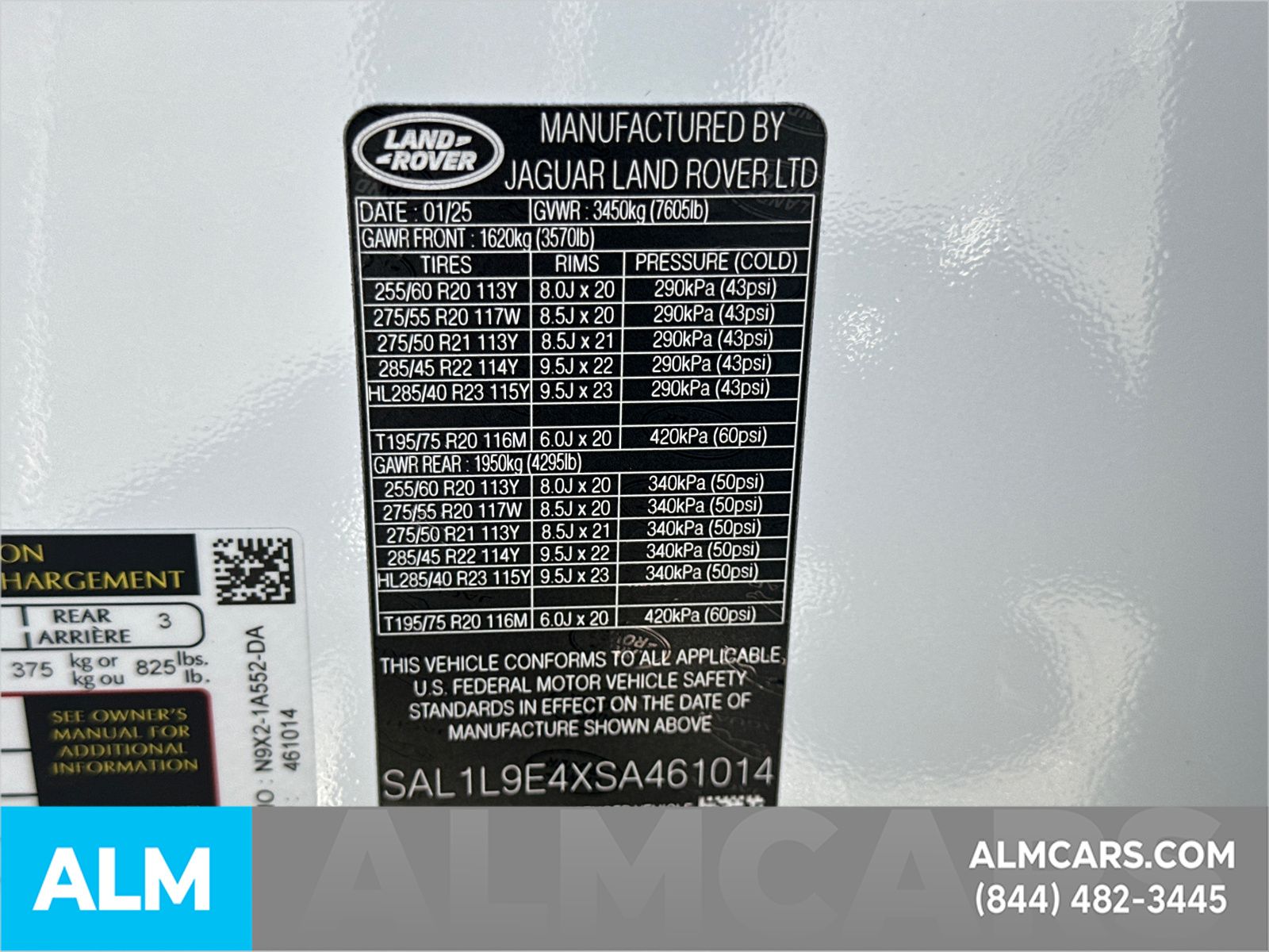 Used 2025 White Land Rover Dynamic SE image 38