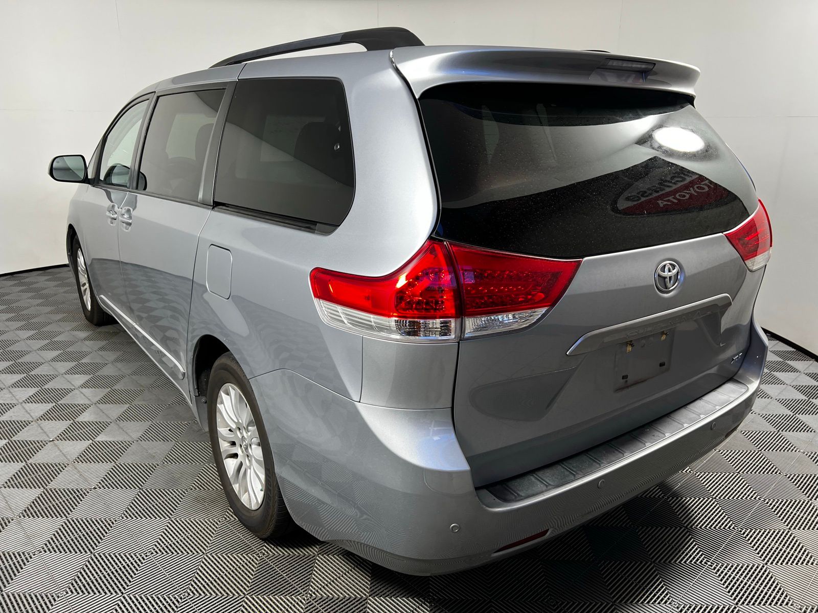 Thumbnail: 2014 Toyota Sienna - 7
