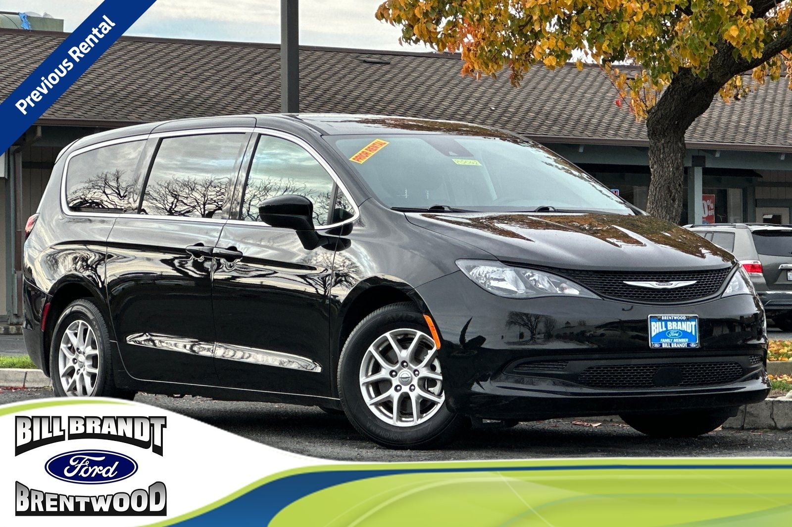 Diamond Black Crystal Pearlcoat 2024 Chrysler Voyager LX FWD Minivan Front-Wheel Drive 9-Speed Automatic