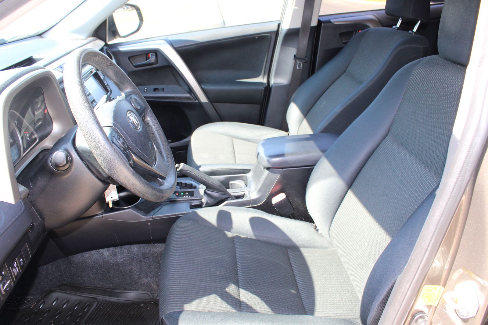 Used 2015 Brown Toyota LE image 11