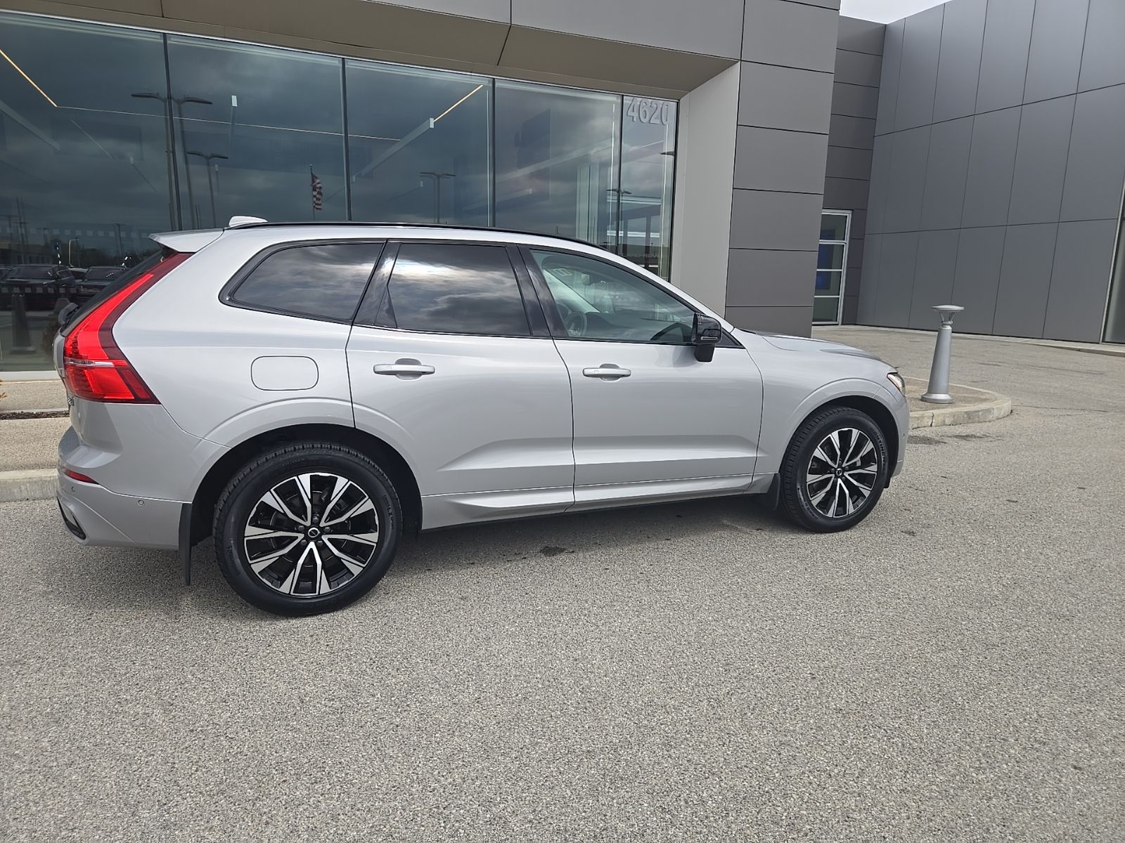 View vehicle photo 2