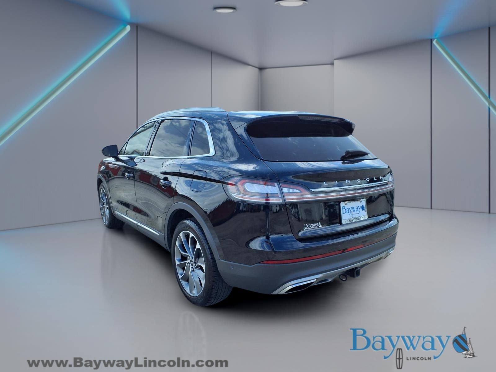 View vehicle photo 2