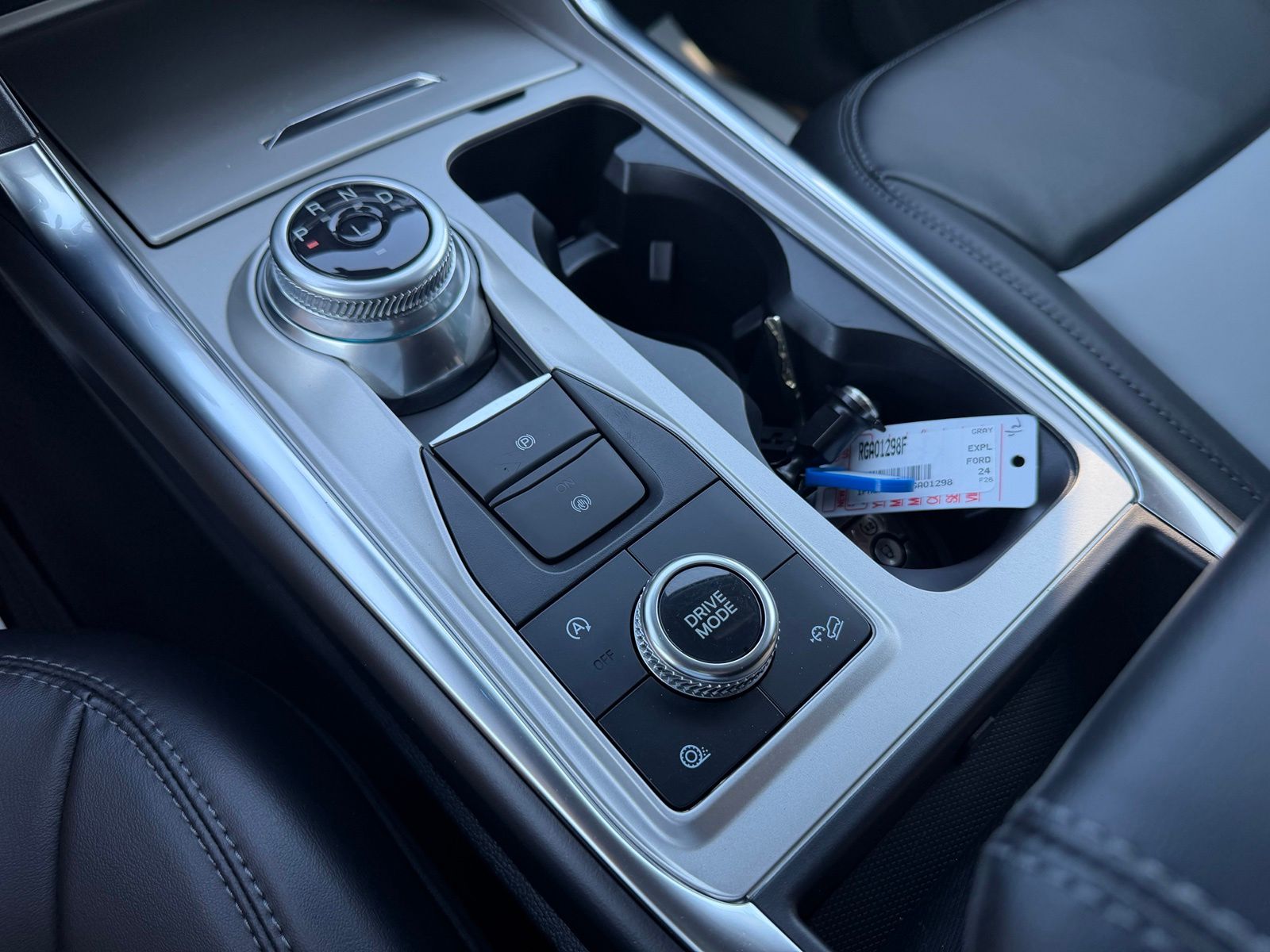 2024 Ford Explorer image 24