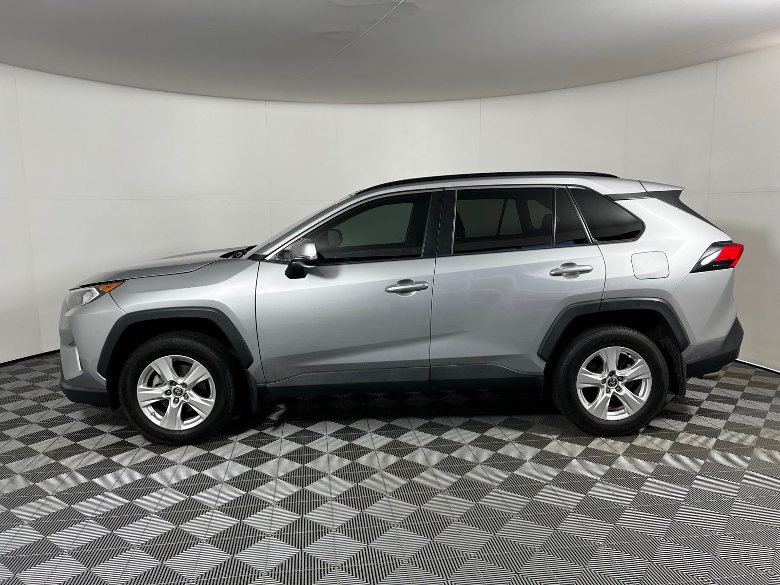 Thumbnail: 2021 Toyota RAV4 - 8
