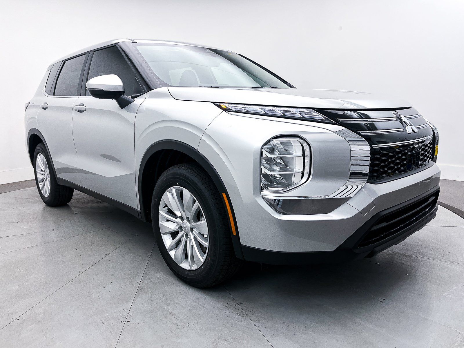 2025 Mitsubishi Outlander ES