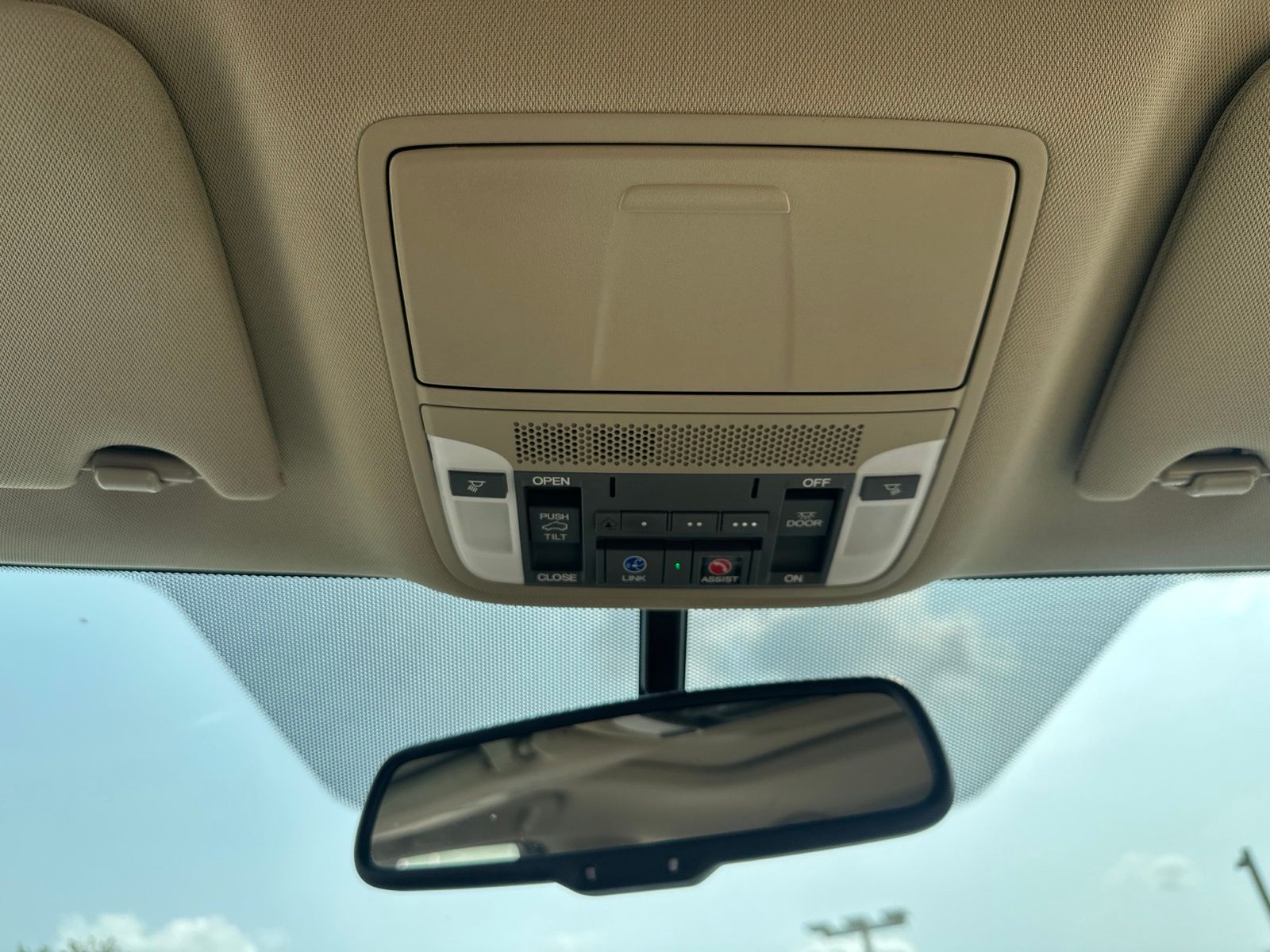 Used 2016 White Acura  image 27