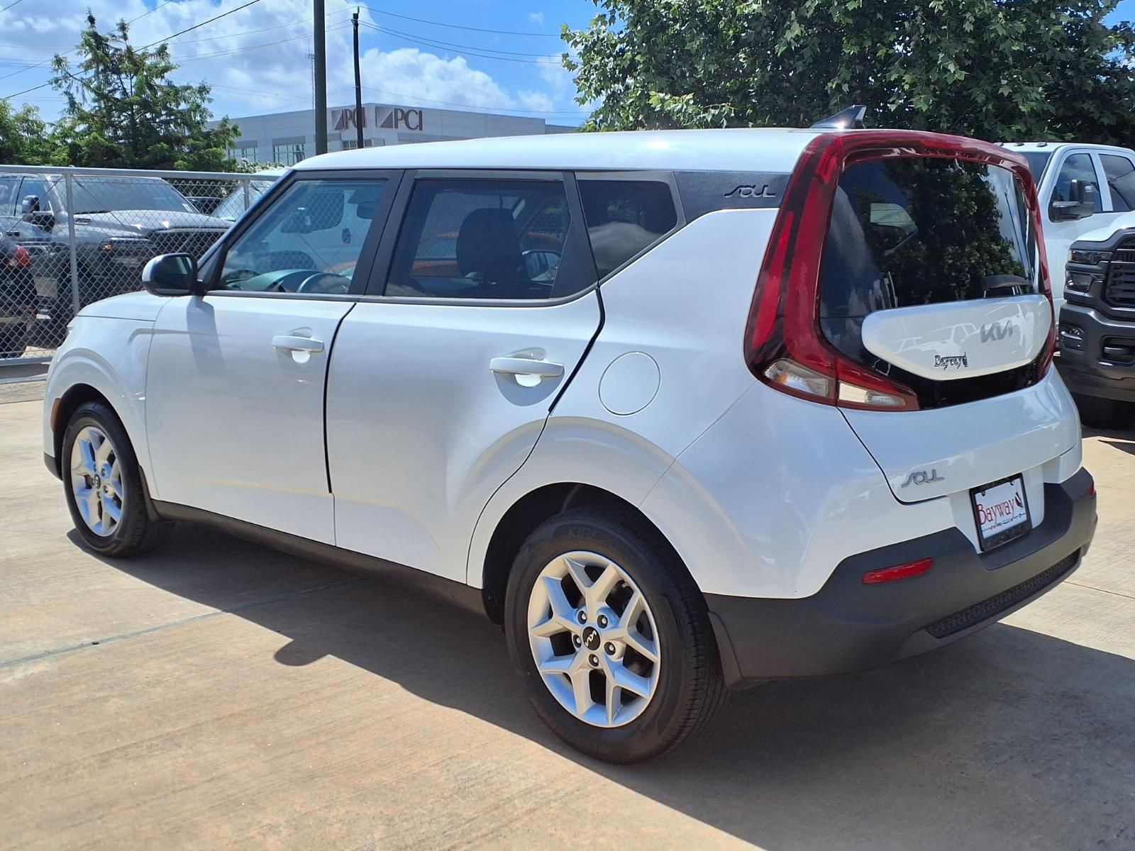 2022 Kia Soul LX White at Gullo Toyota