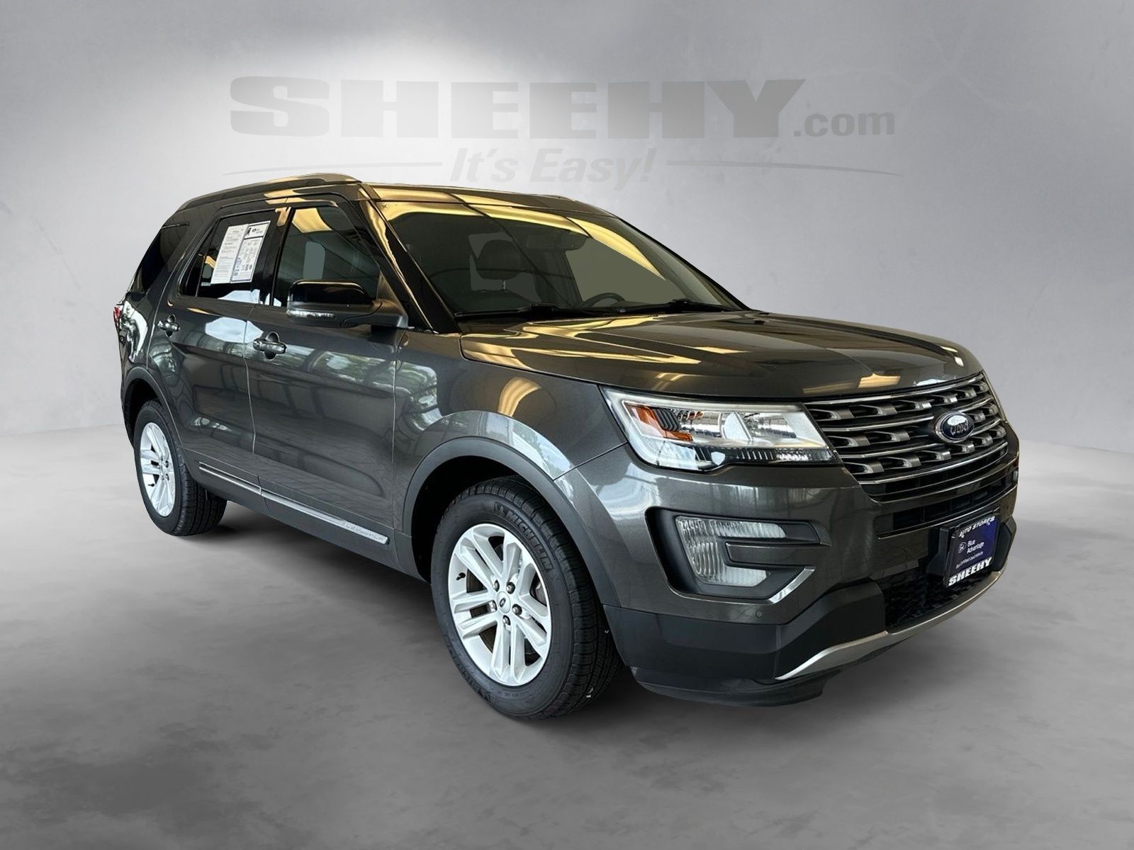 Used 2017 Magnetic Metallic Ford XLT image 2