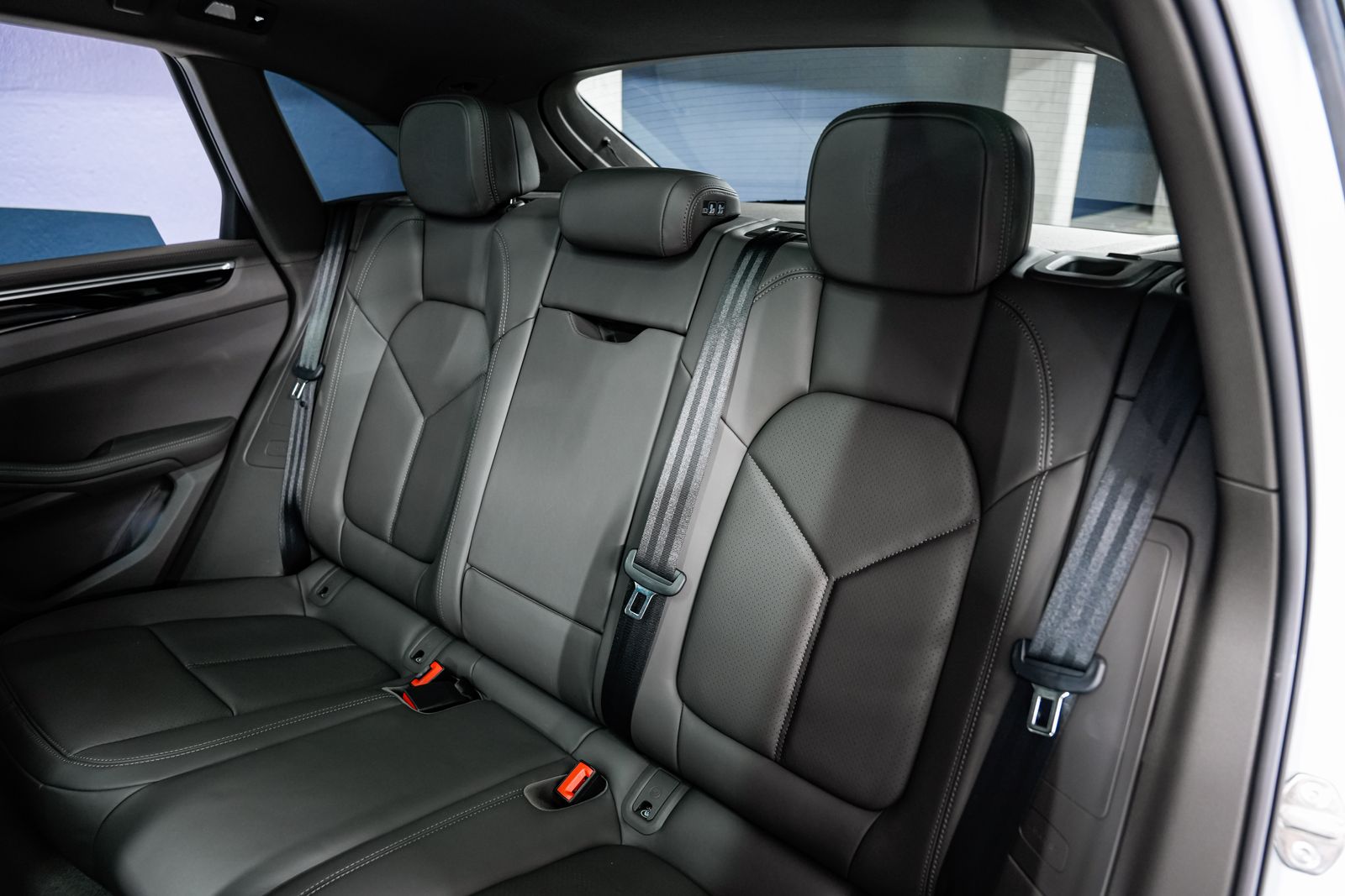 2024 Porsche Macan S — photo 39