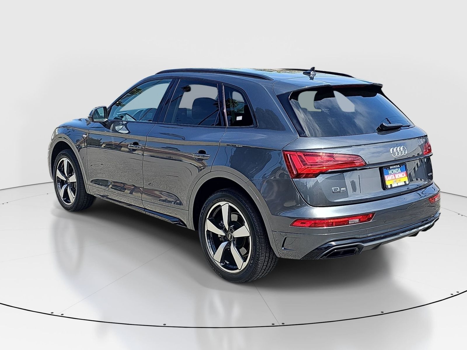 View vehicle photo 7