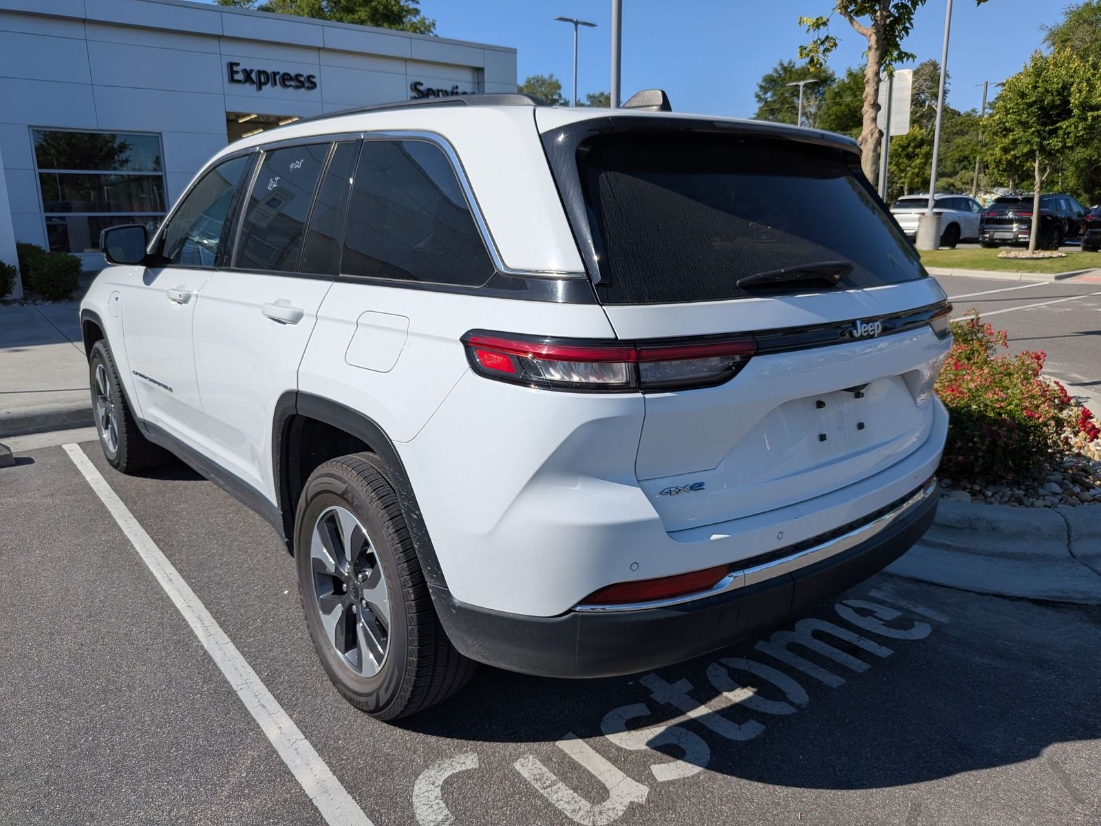 View vehicle photo 4