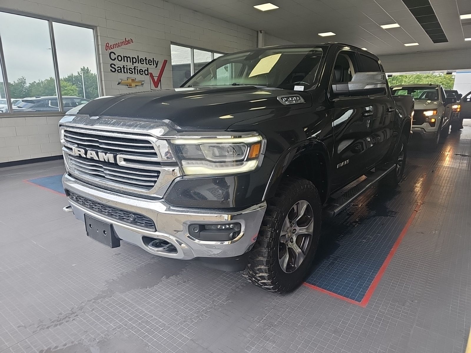 Diamond Black Crystal Pearlcoat 2019 RAM 1500 Pickup Truck Four-Wheel Drive 8-Speed Automatic