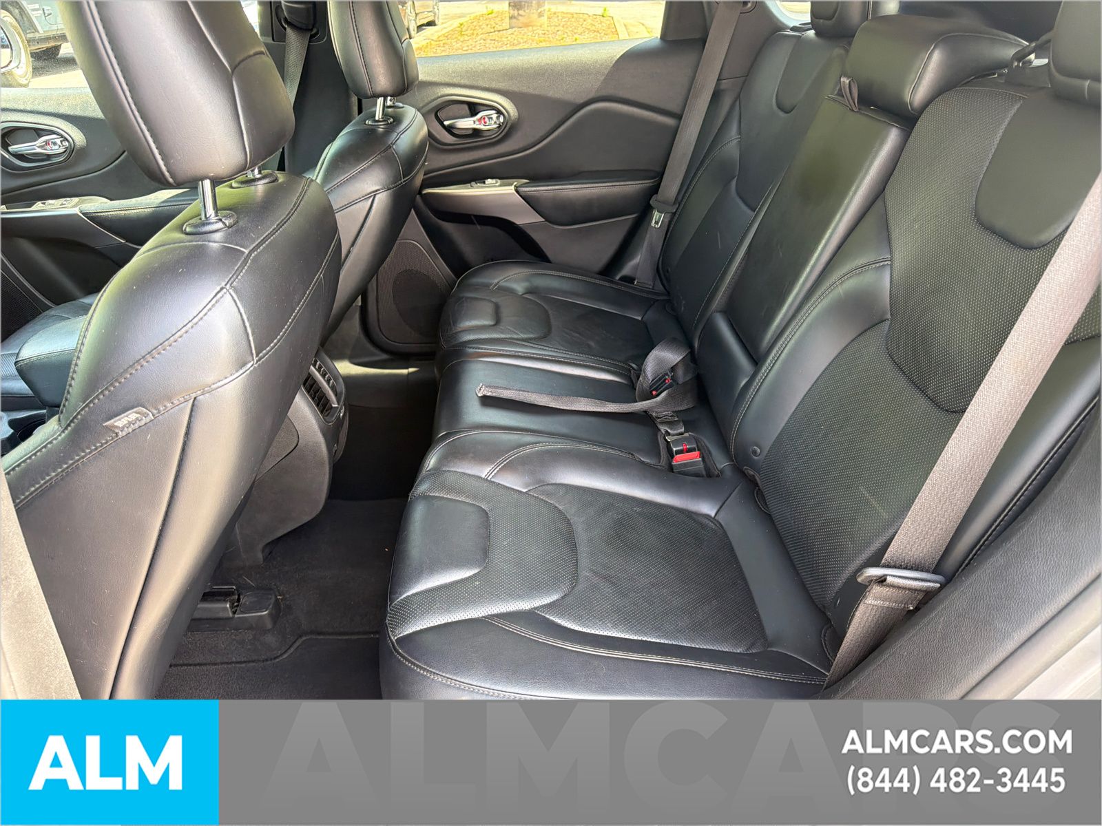 Used 2019 Silver Jeep Limited image 24