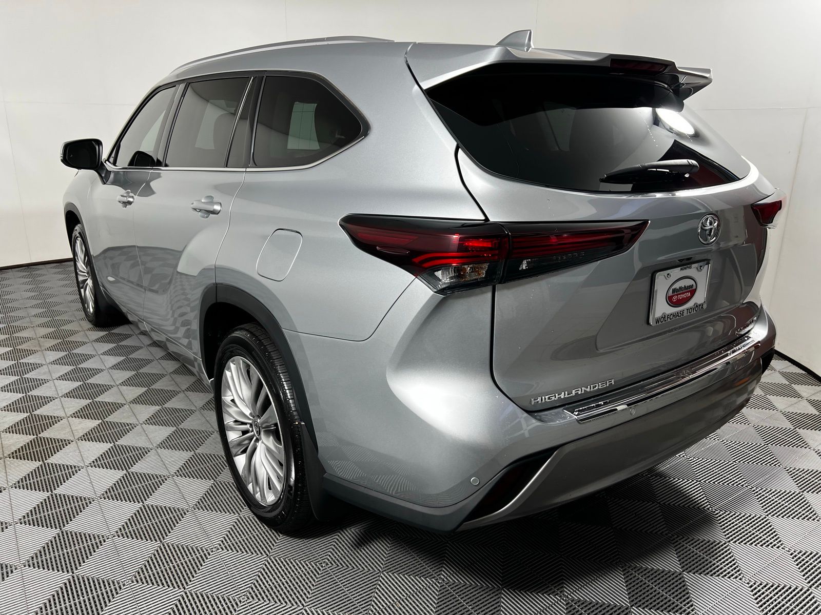 Thumbnail: 2024 Toyota Highlander - 7