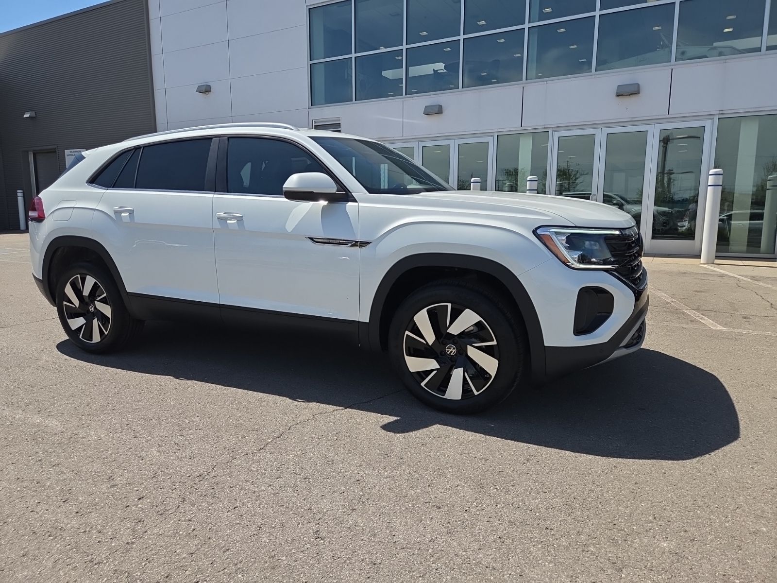 new 2026 Volkswagen Atlas Cross Sport car, priced at $43,906