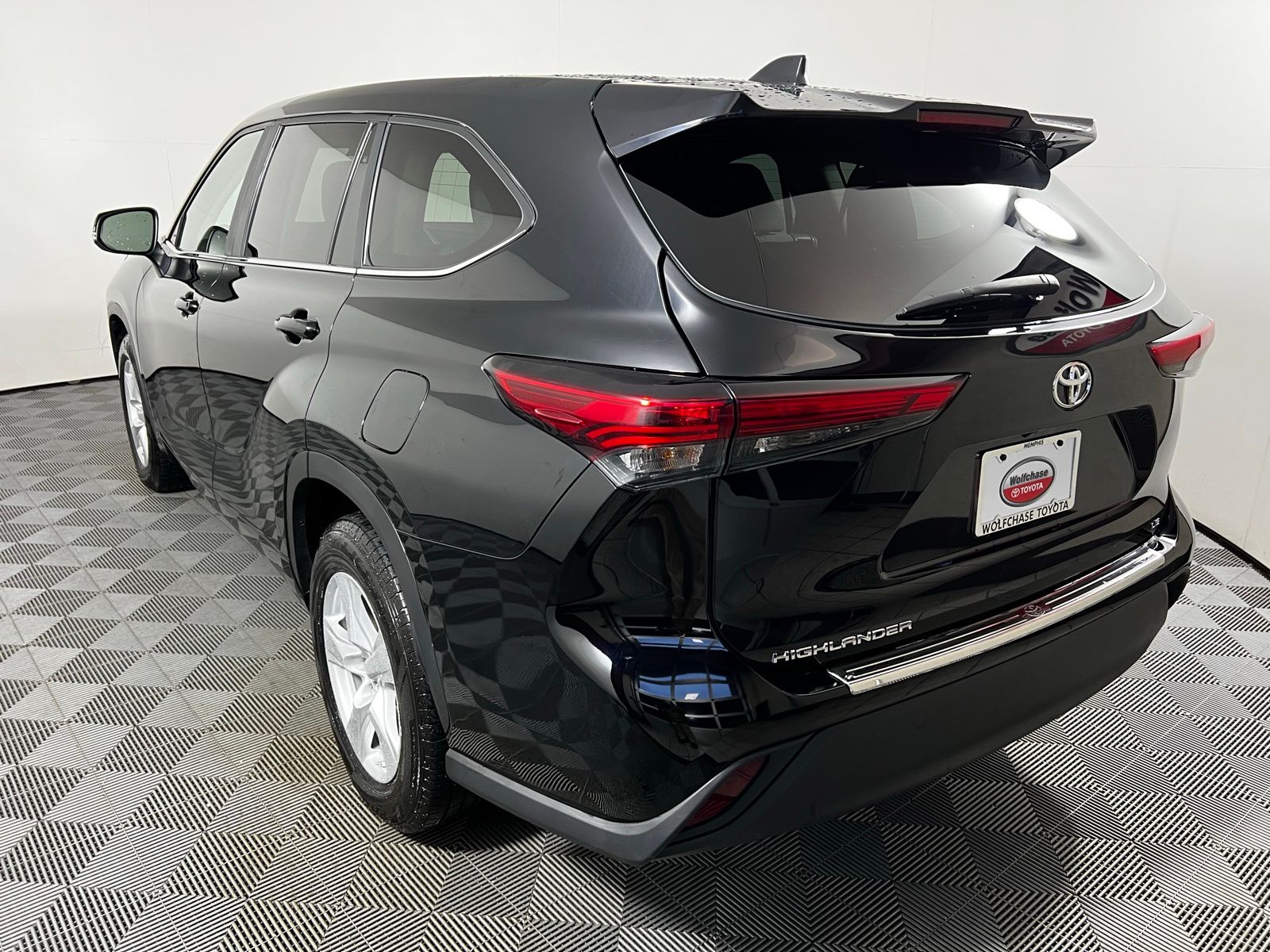 Thumbnail: 2023 Toyota Highlander - 7