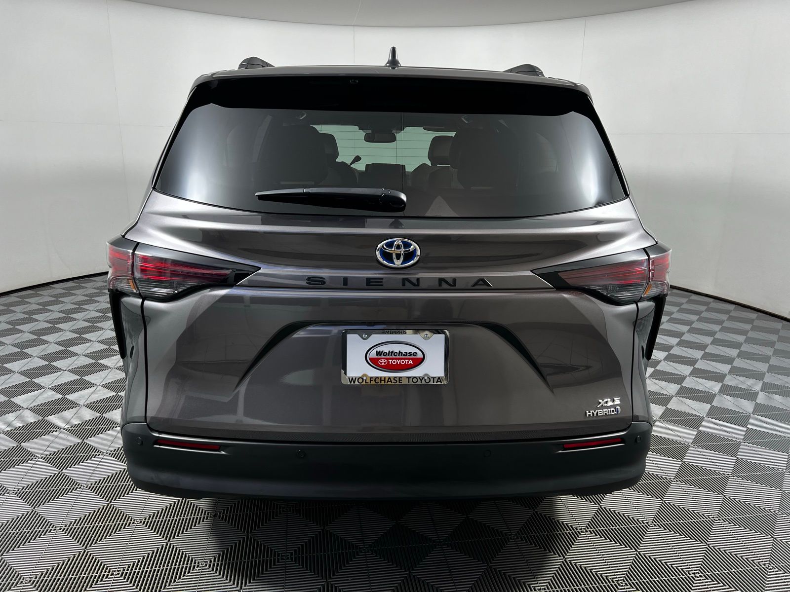 2023 Toyota Sienna XLE 13