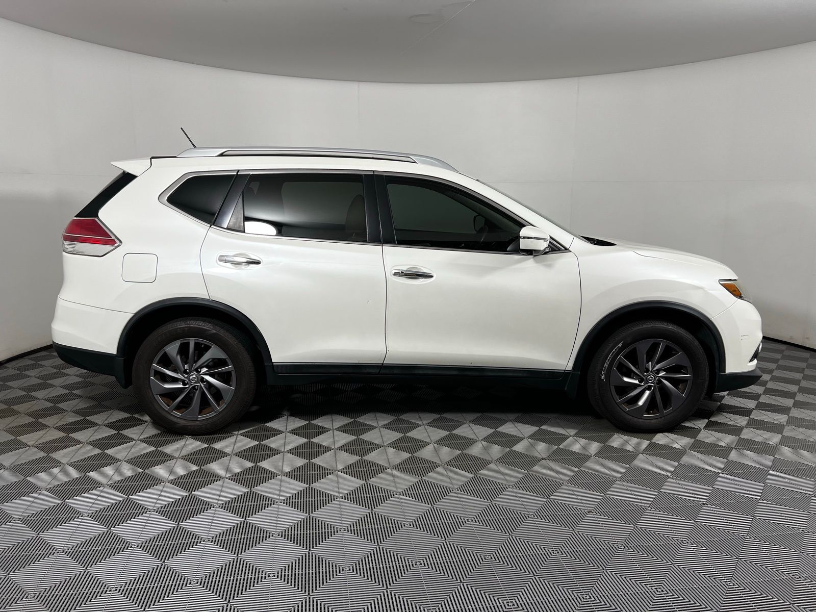 2016 Nissan Rogue SL 4