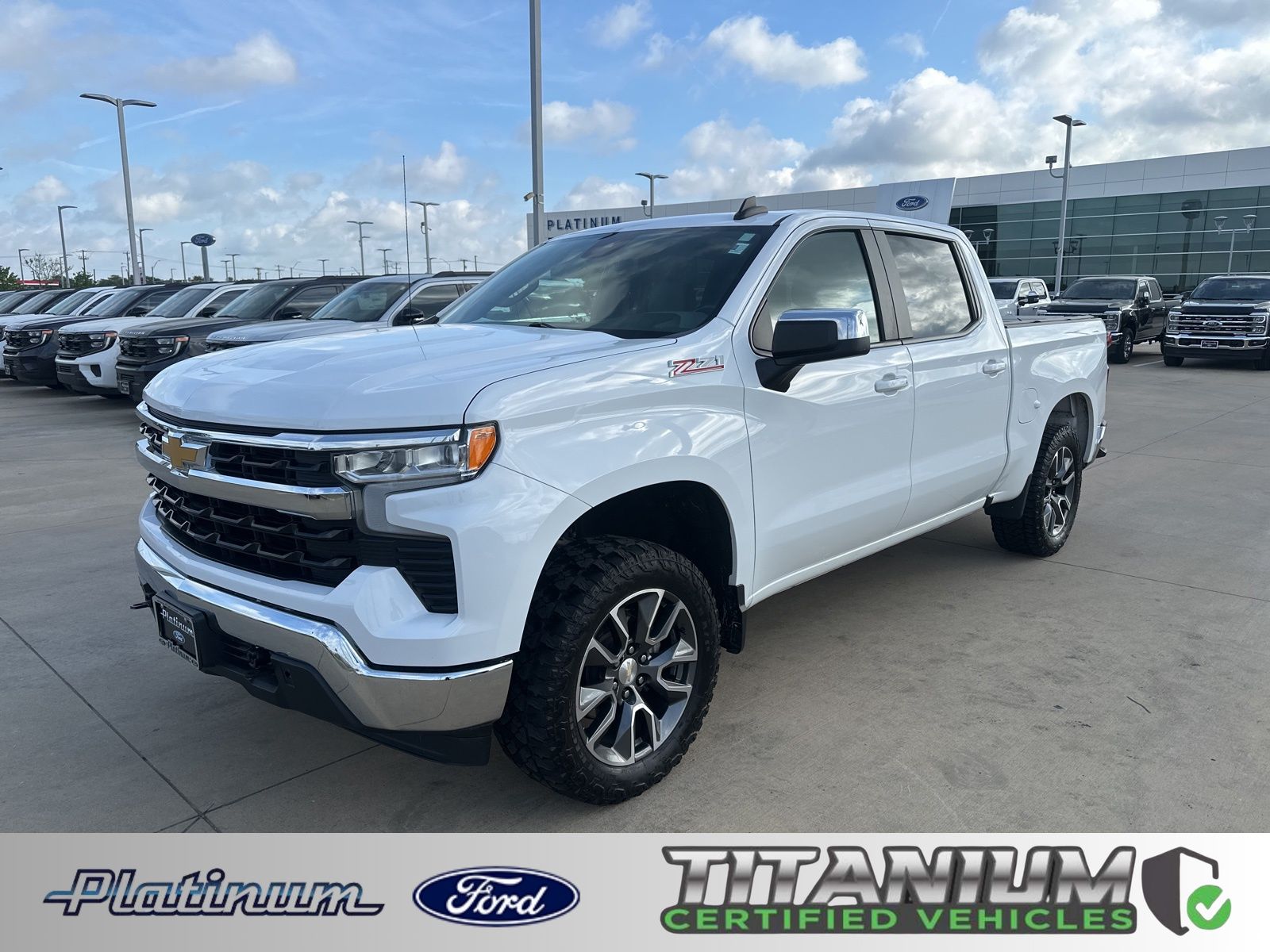 Summit White 2022 Chevrolet Silverado 1500 LT Crew Cab 4WD Pickup Truck Four-Wheel Drive Automatic