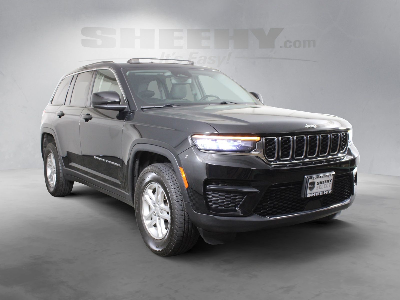 Used 2023 Black Jeep Laredo image 2