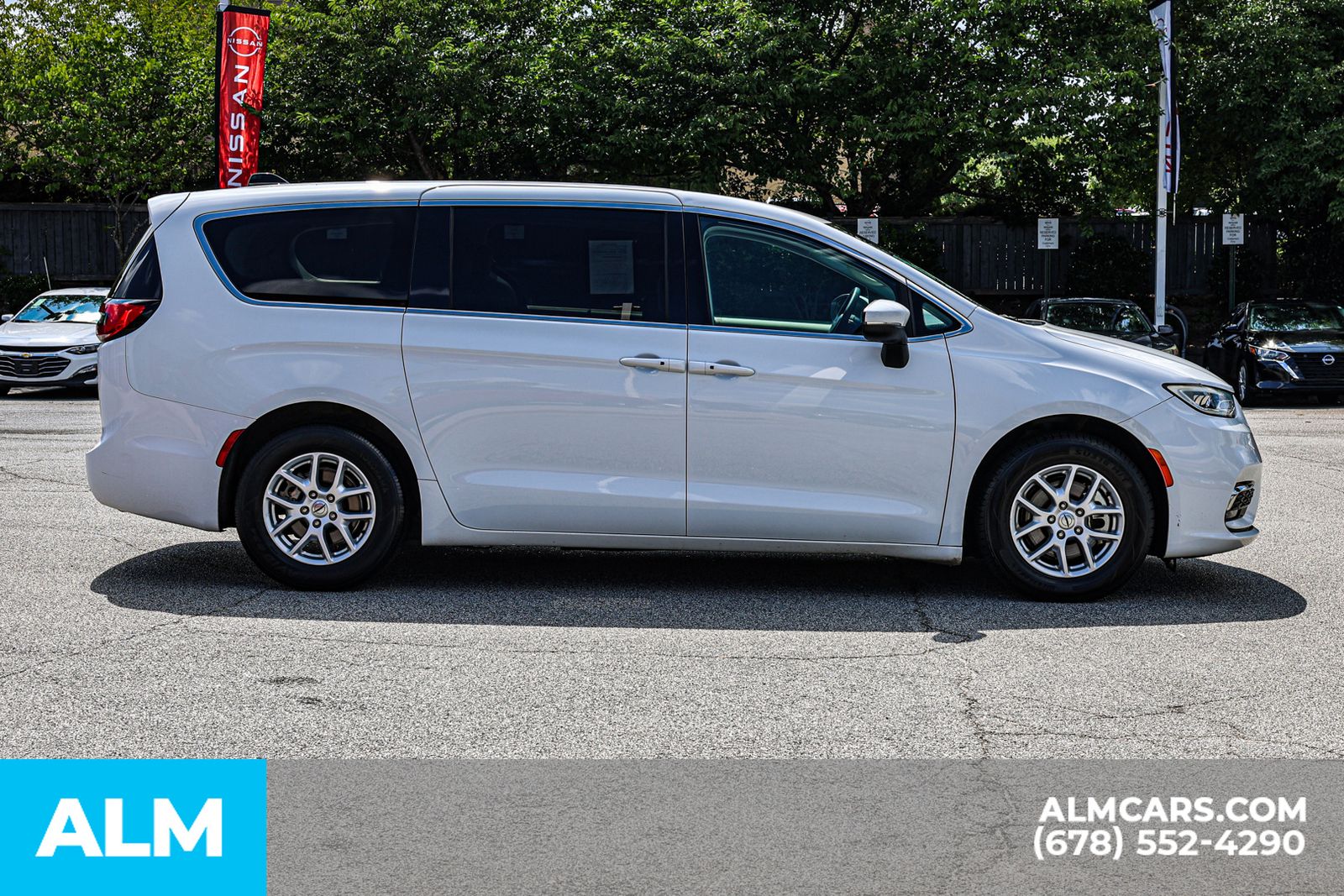 2023 Chrysler Pacifica Touring L photo 4