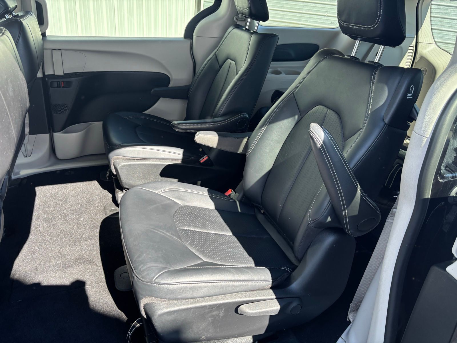 Used Car 2024 Chrysler Pacifica Hybrid  Select For Sale Under $35,000 In Austin, Texas