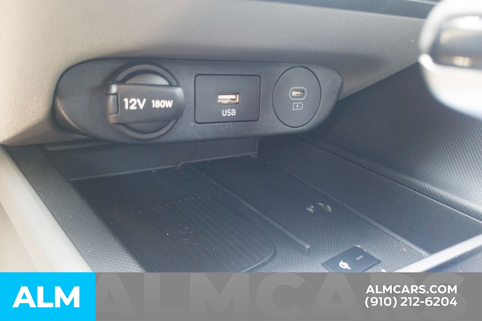 Used 2025 White Hyundai SEL Convenience image 25