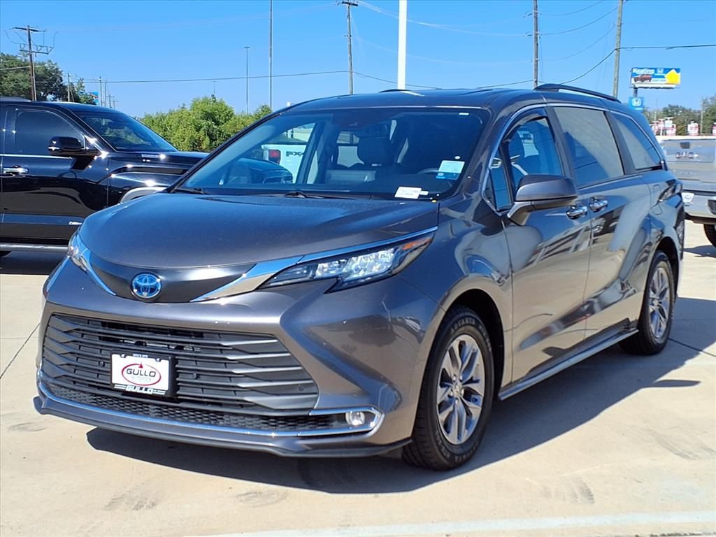 2023 Toyota Sienna XLE  at Don McGill Toyota