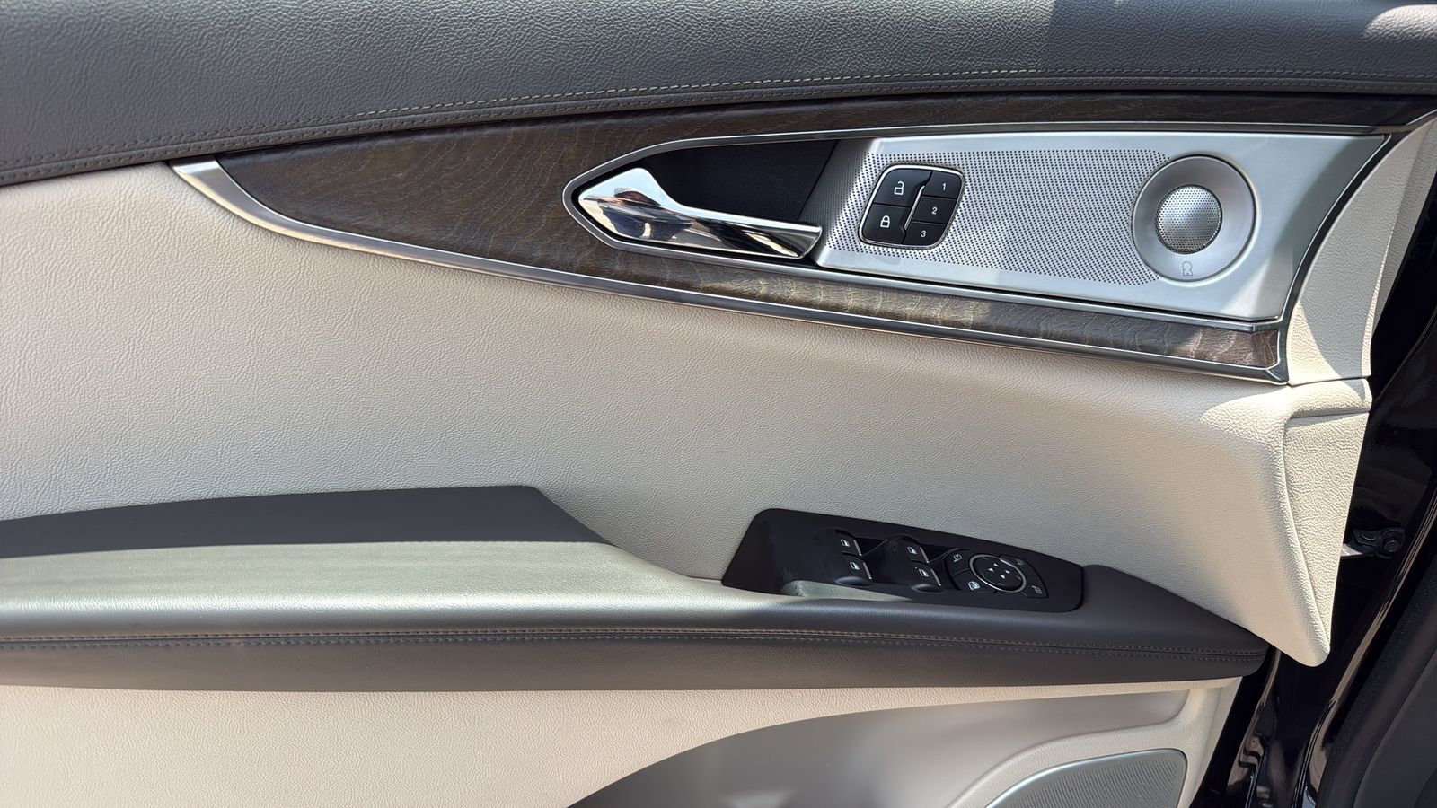Used Car 2020 Lincoln Nautilus  Reserve For Sale Under $30,000 In Austin, Texas
