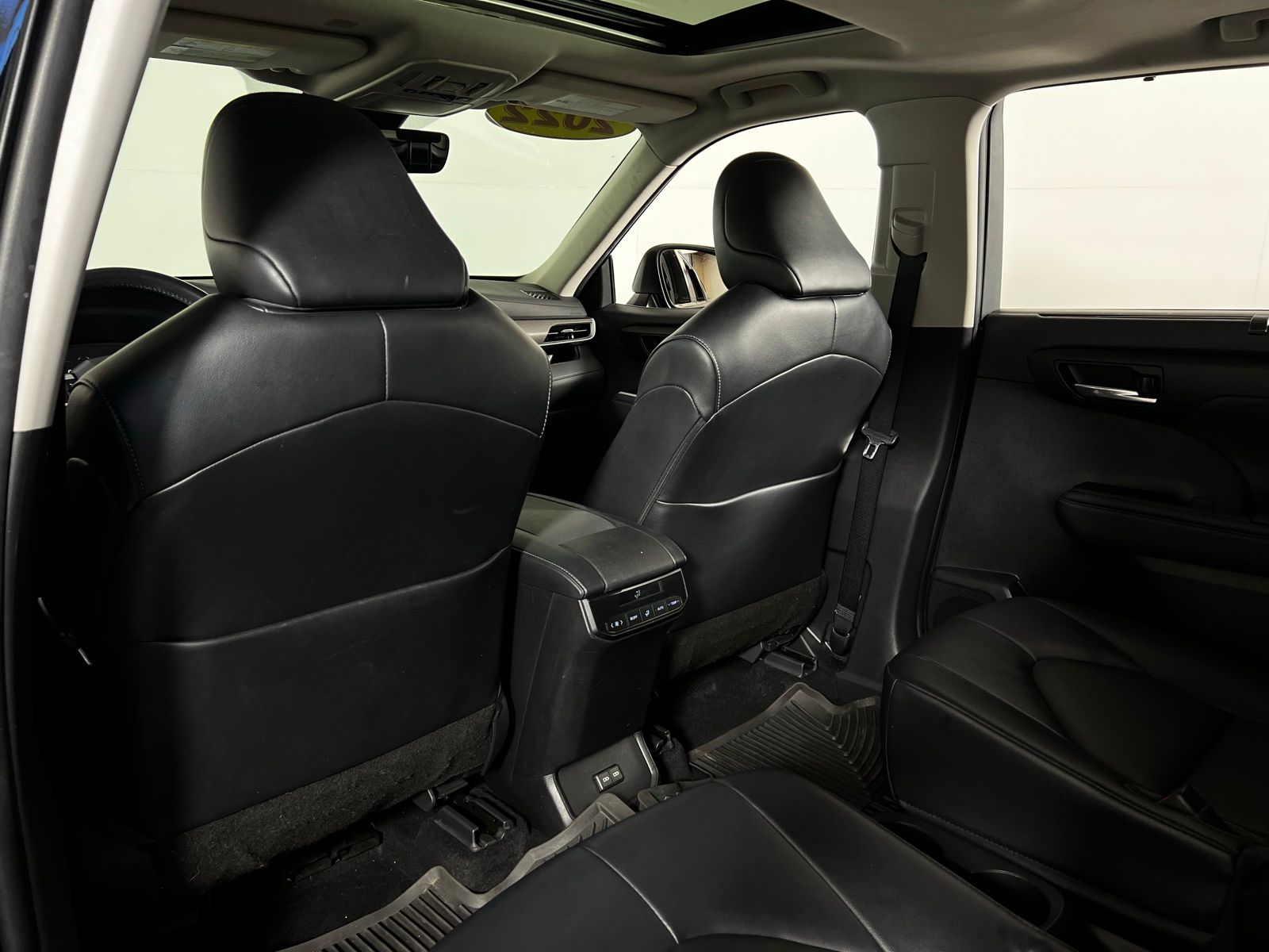 Thumbnail: 2022 Toyota Highlander - 23