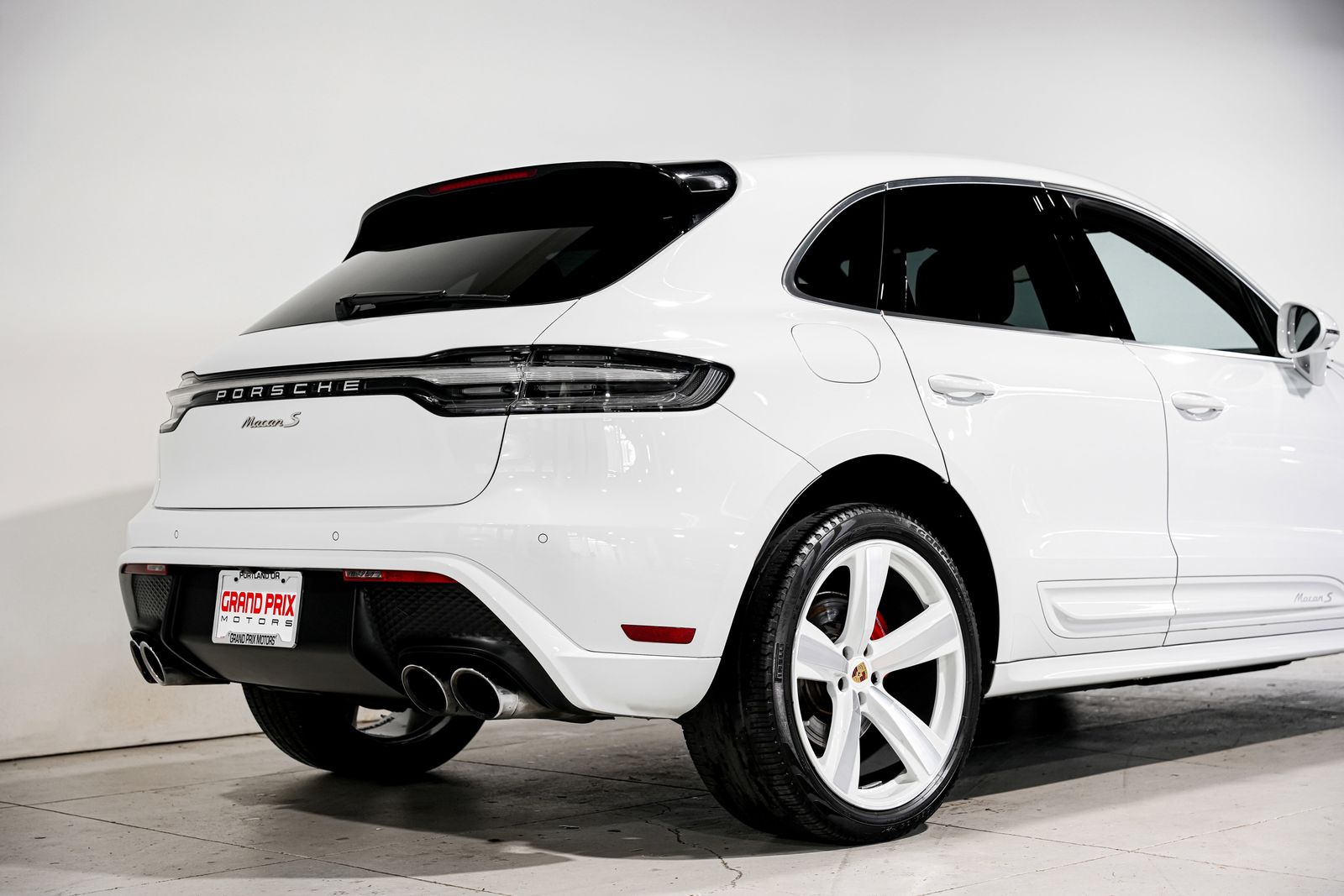 2023 Porsche Macan S — photo 42
