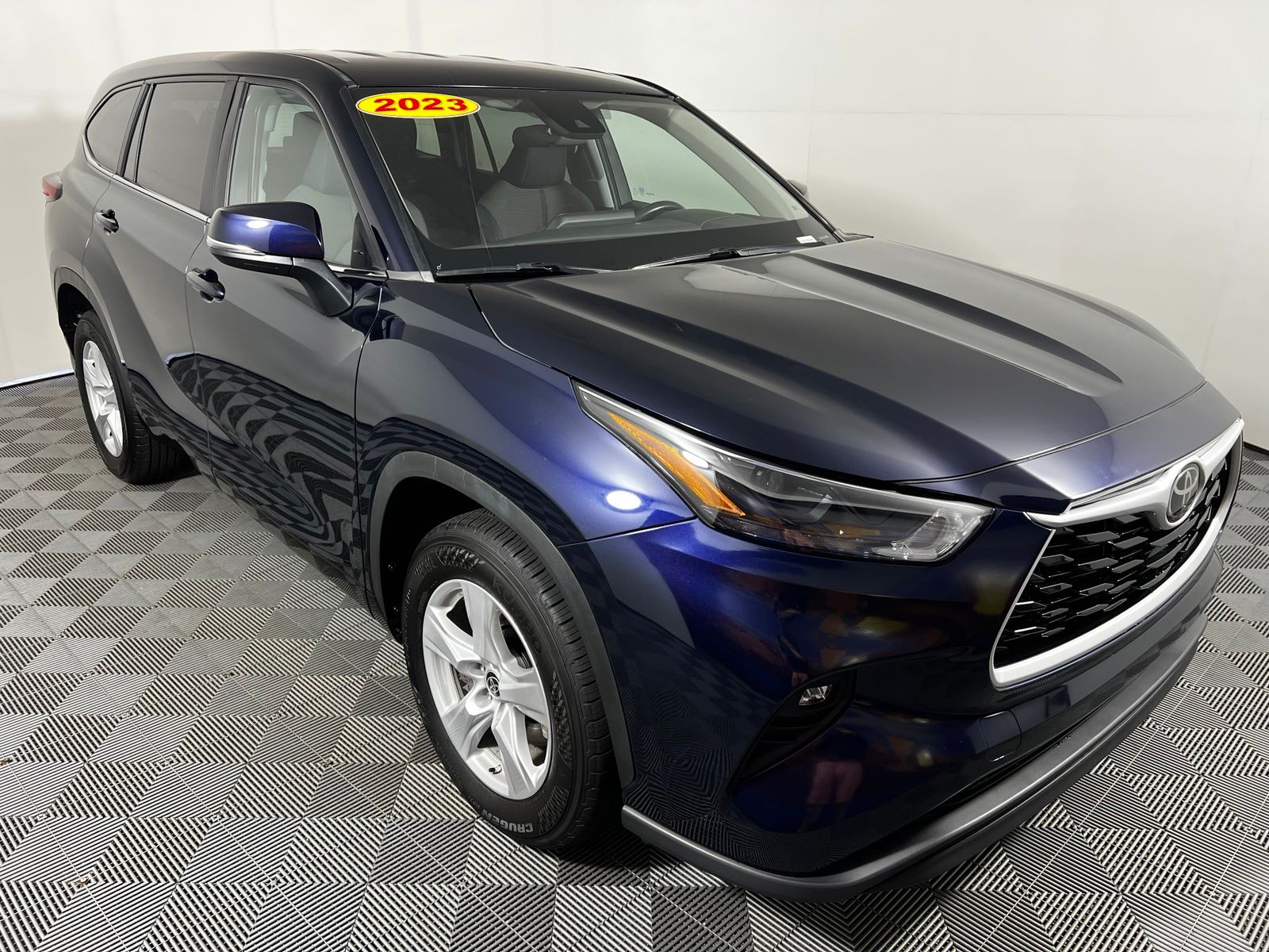 Thumbnail: 2023 Toyota Highlander - 3
