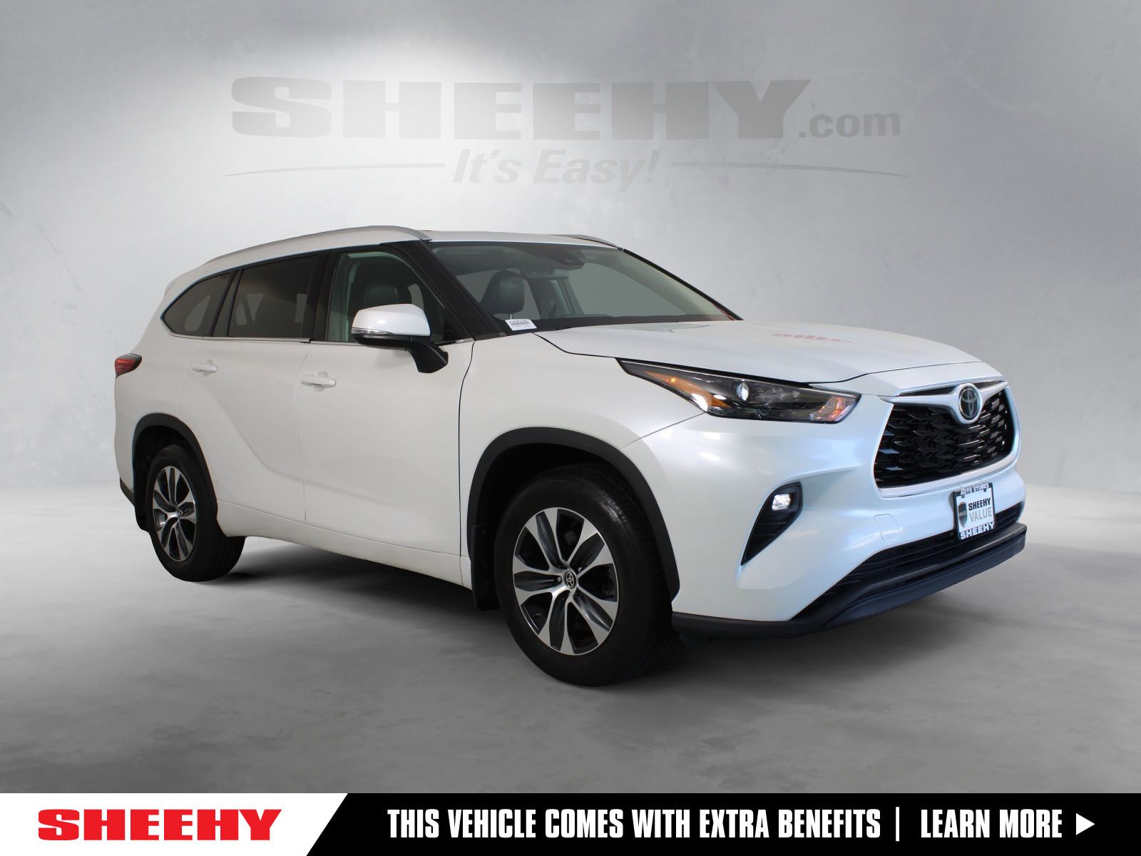 White (Wind Chill Pearl) 2022 Toyota Highlander SUV / Crossover All-Wheel Drive 8-Speed Automatic