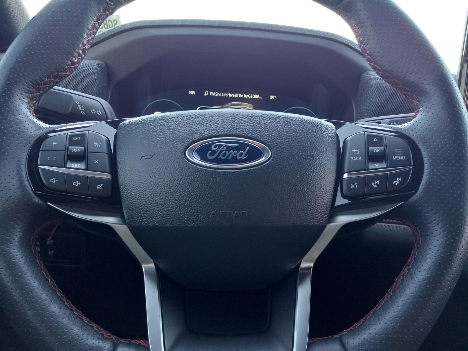 2025 Ford Explorer image 21