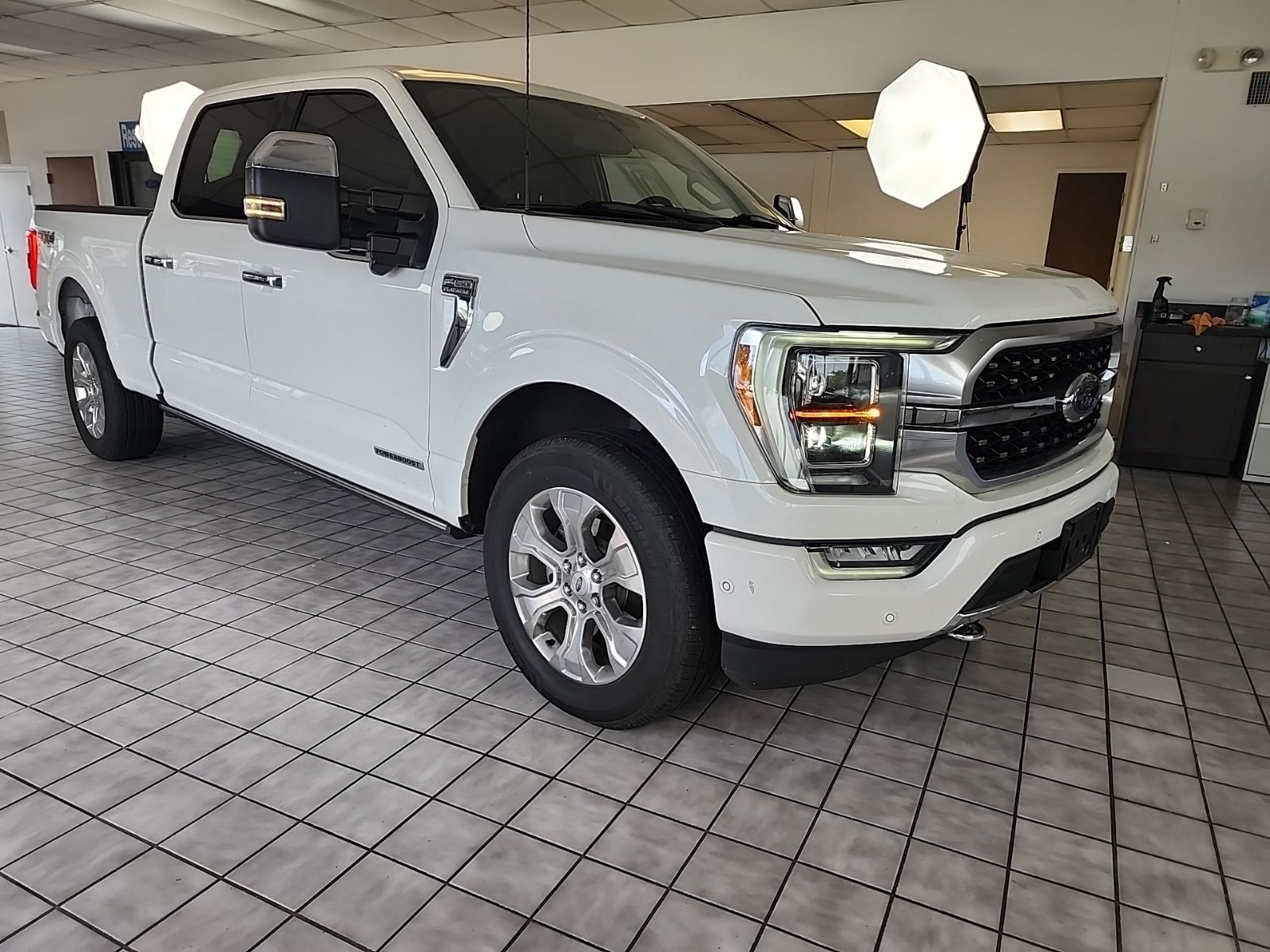 Certified Used 2022 White Metallic Ford Platinum image 13