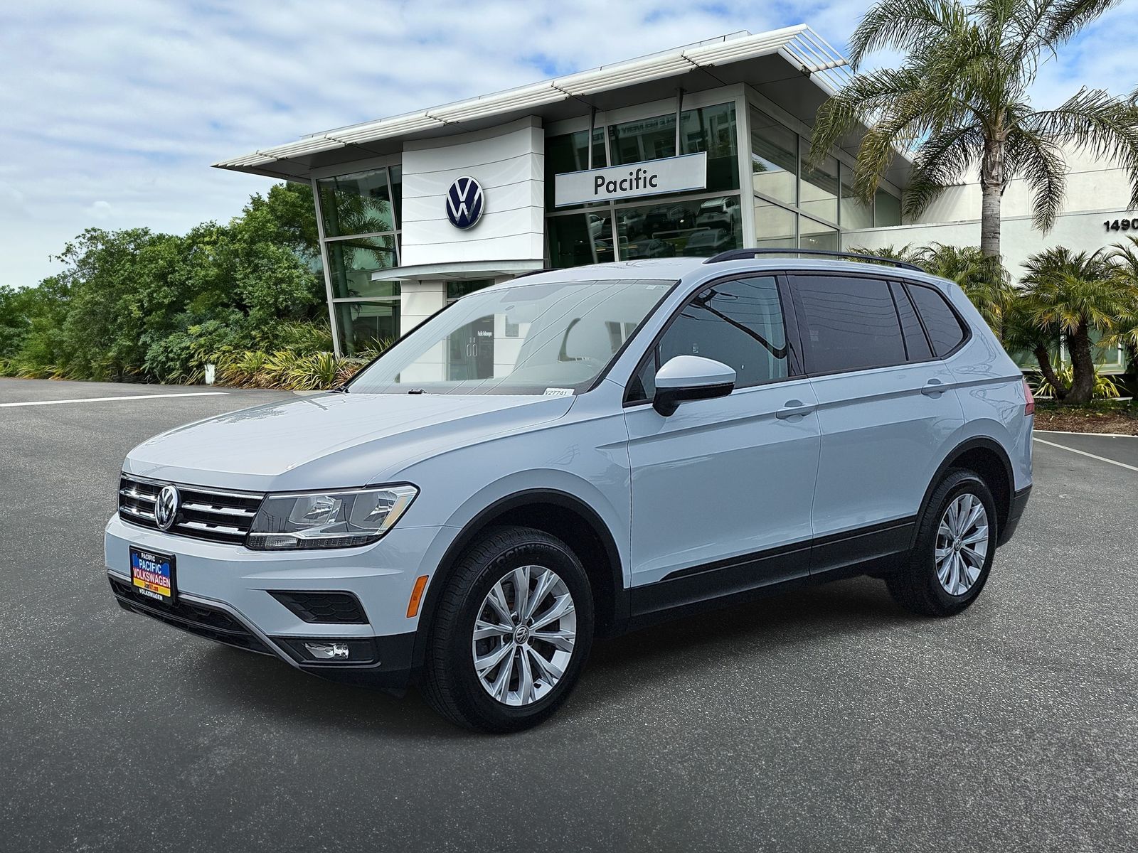 White Silver Metallic 2018 Volkswagen Tiguan S SUV / Crossover Front-Wheel Drive 8-Speed Automatic