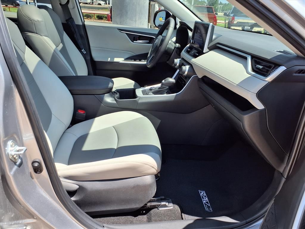 2023 Toyota RAV4 Hybrid XLE Premium - 11