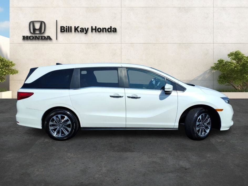 View vehicle photo 2