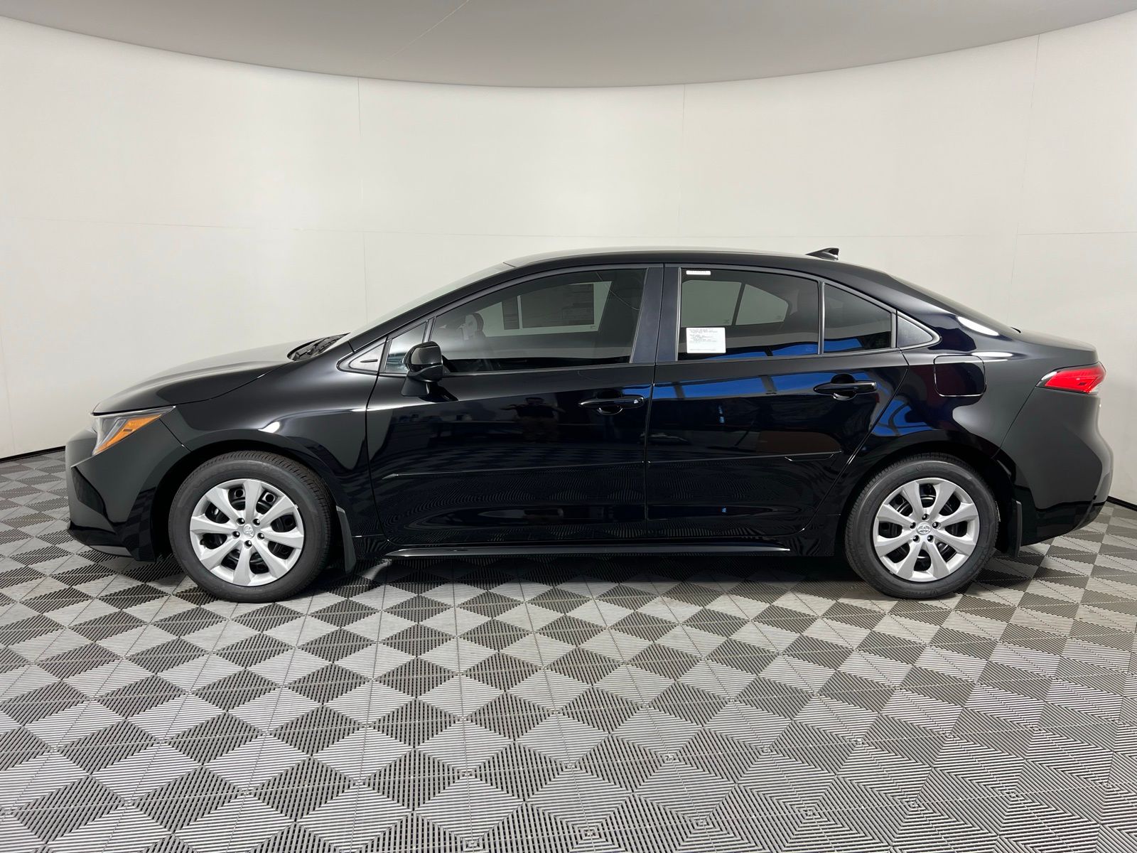 2025 Toyota Corolla LE 8
