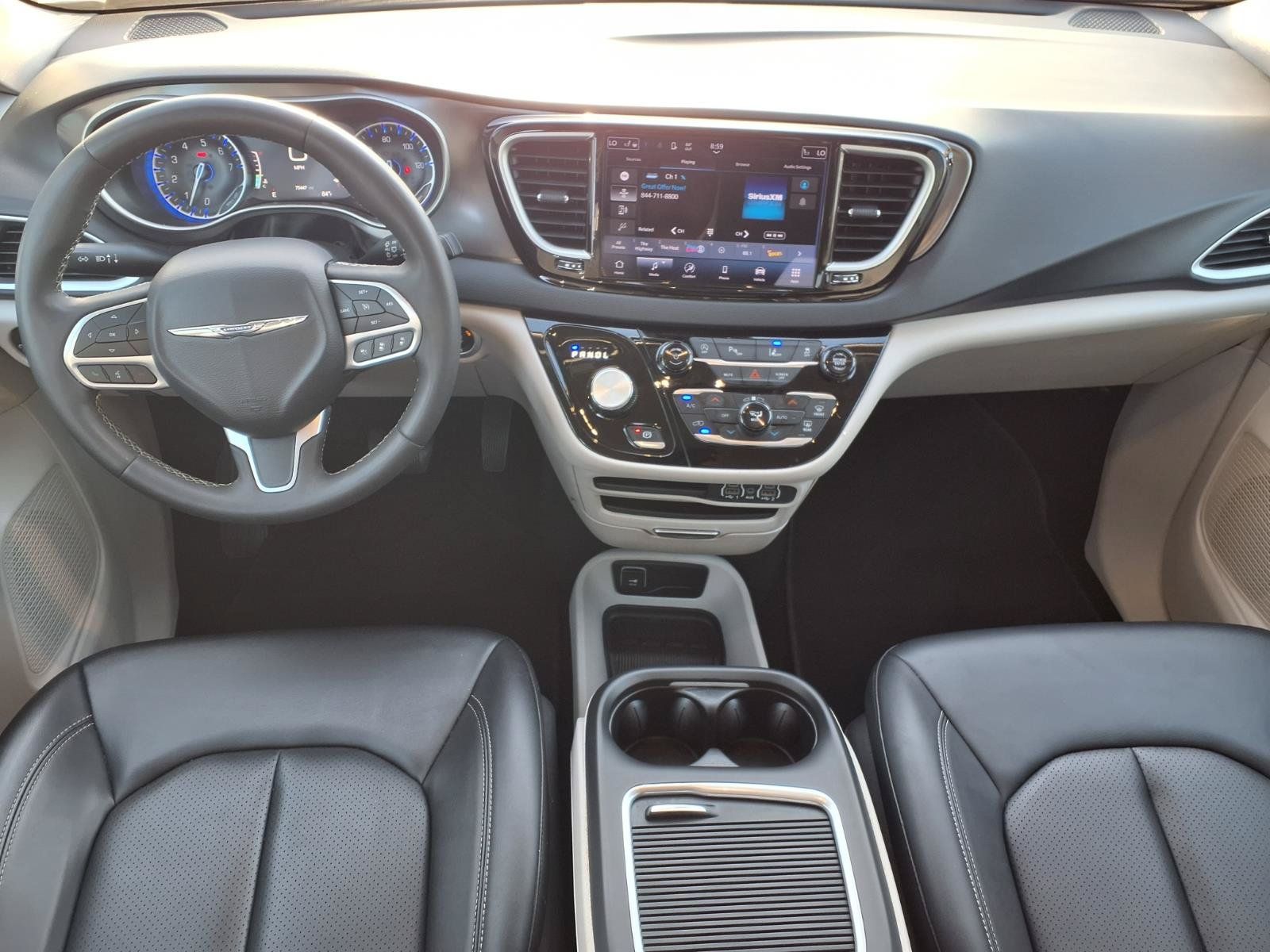 2024 Chrysler Pacifica Touring L - 10