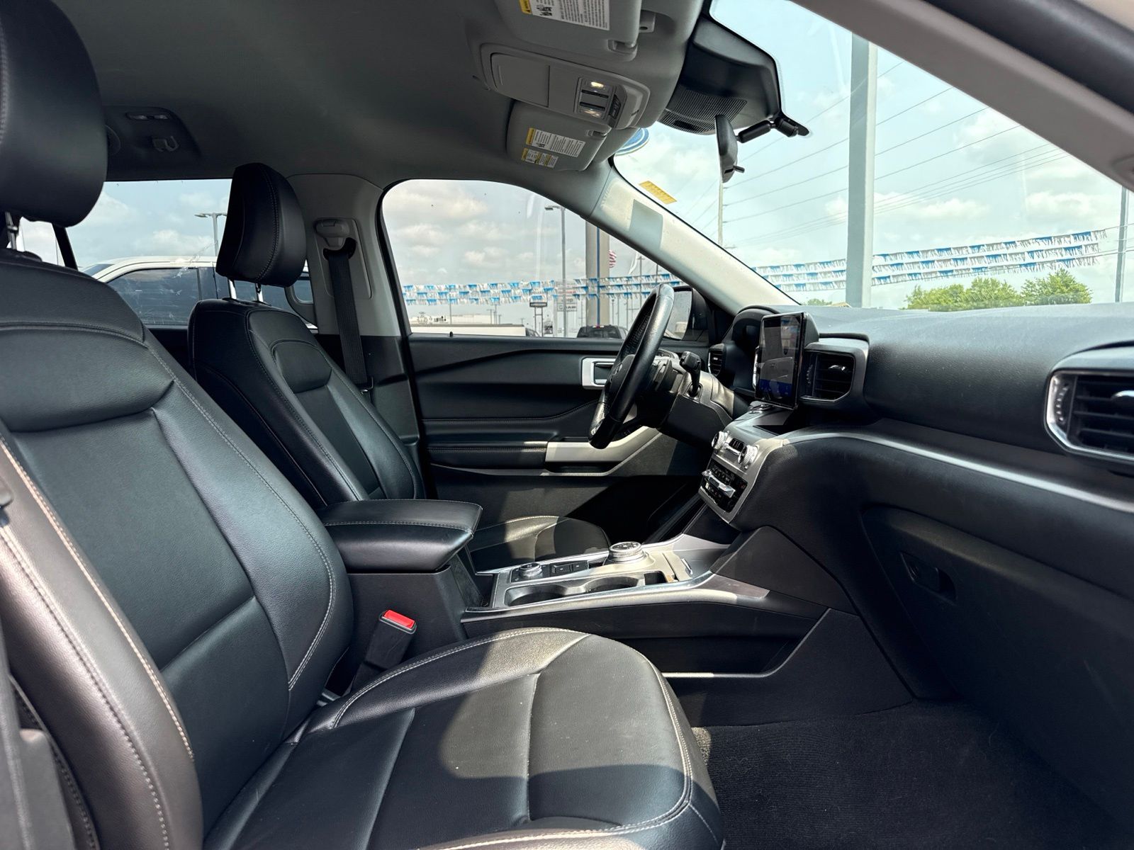 2021 Ford Explorer image 7